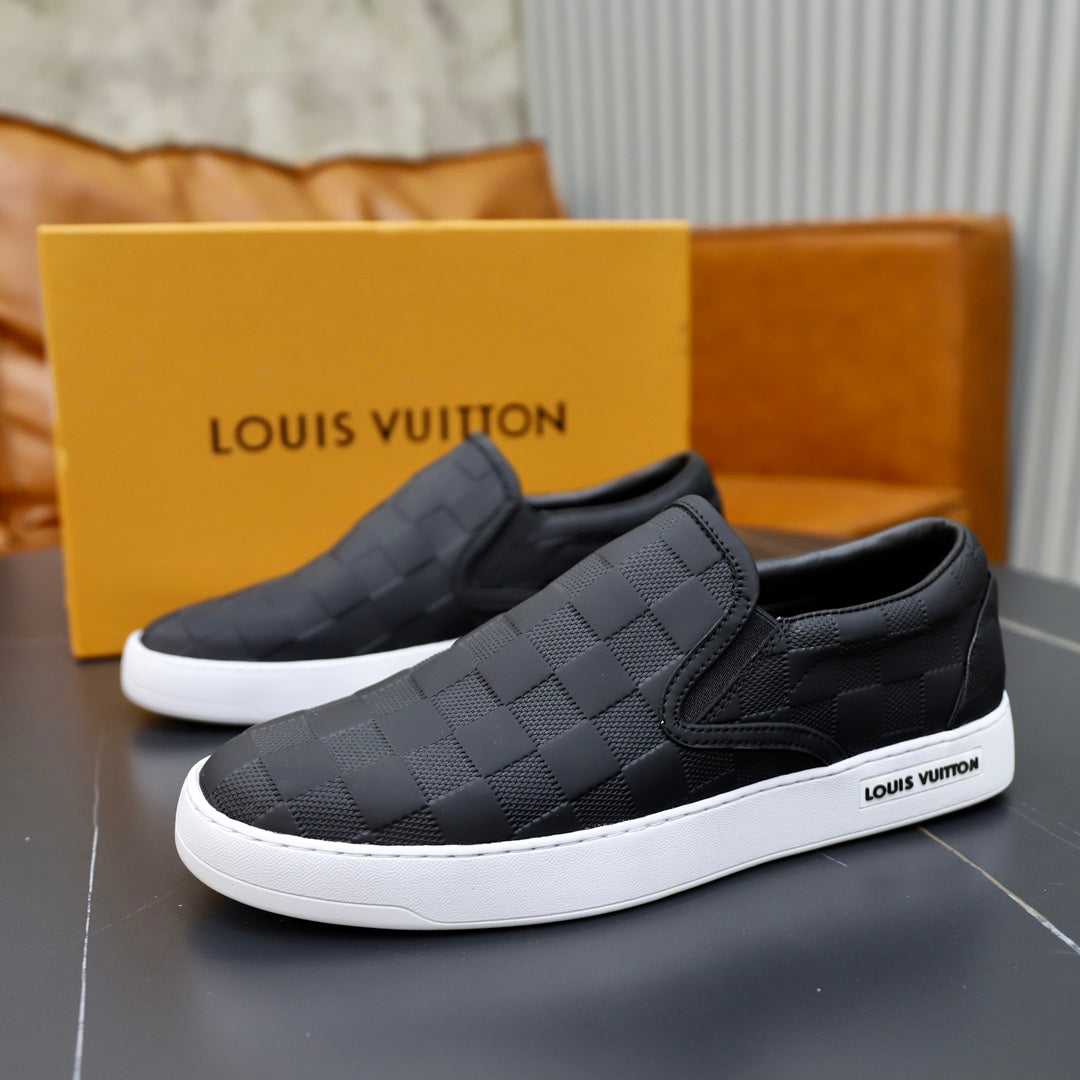 Louis Vuitton sneakers 33