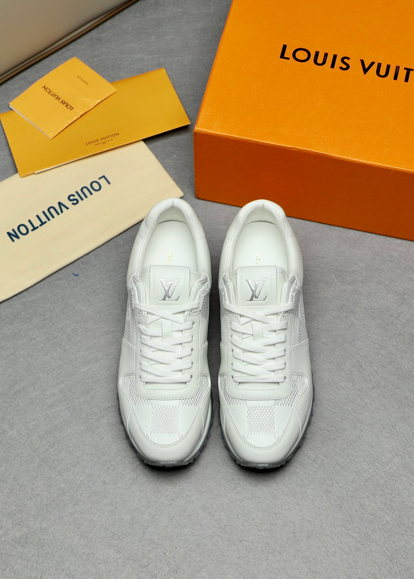 Louis Vuitton sneakers 34