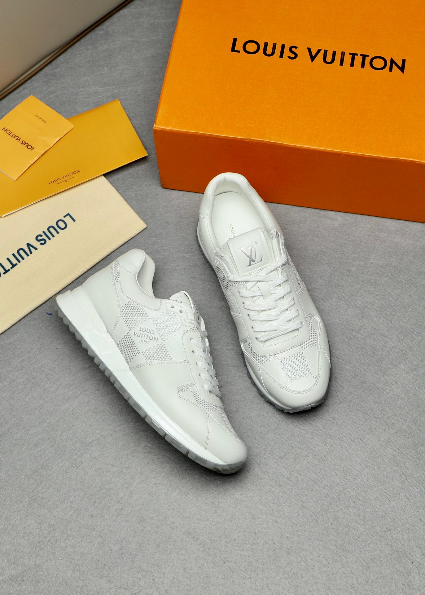 Louis Vuitton sneakers 34