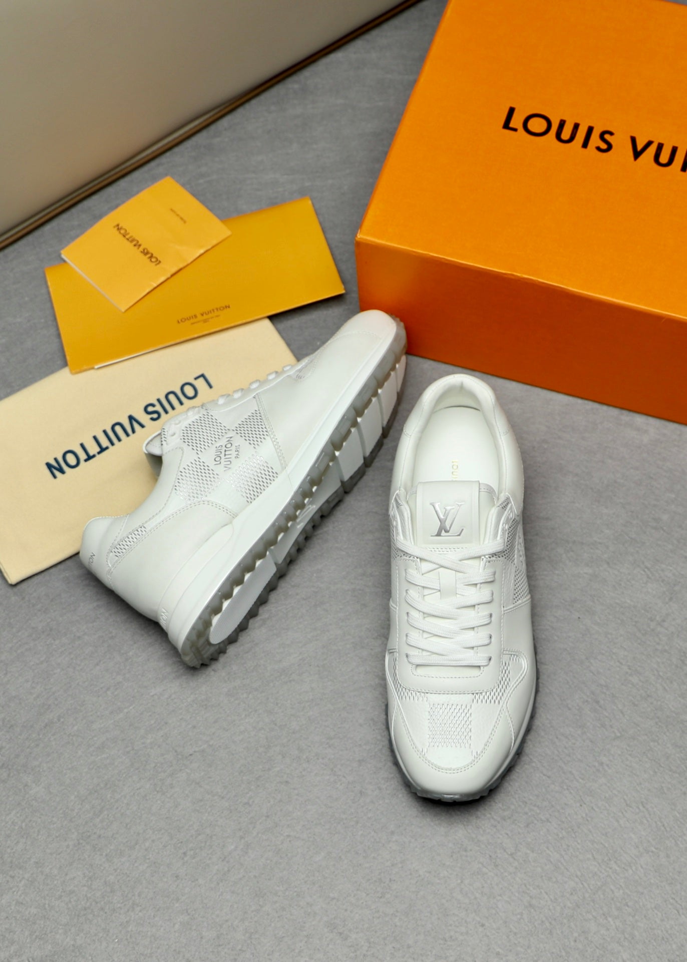 Louis Vuitton sneakers 34
