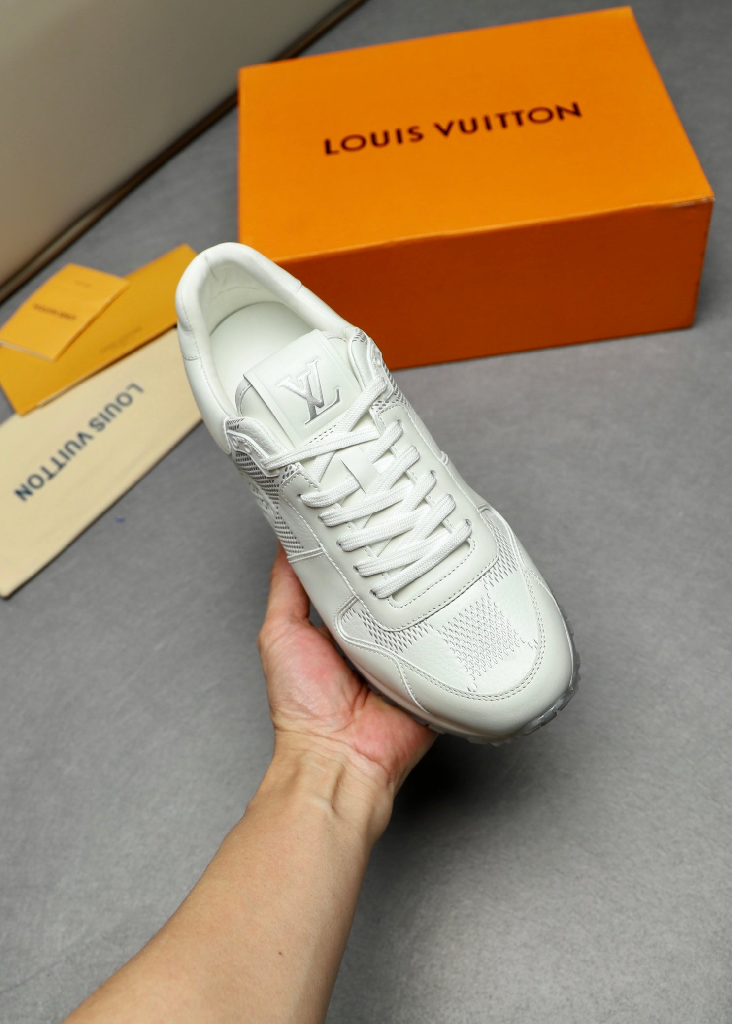 Louis Vuitton sneakers 34