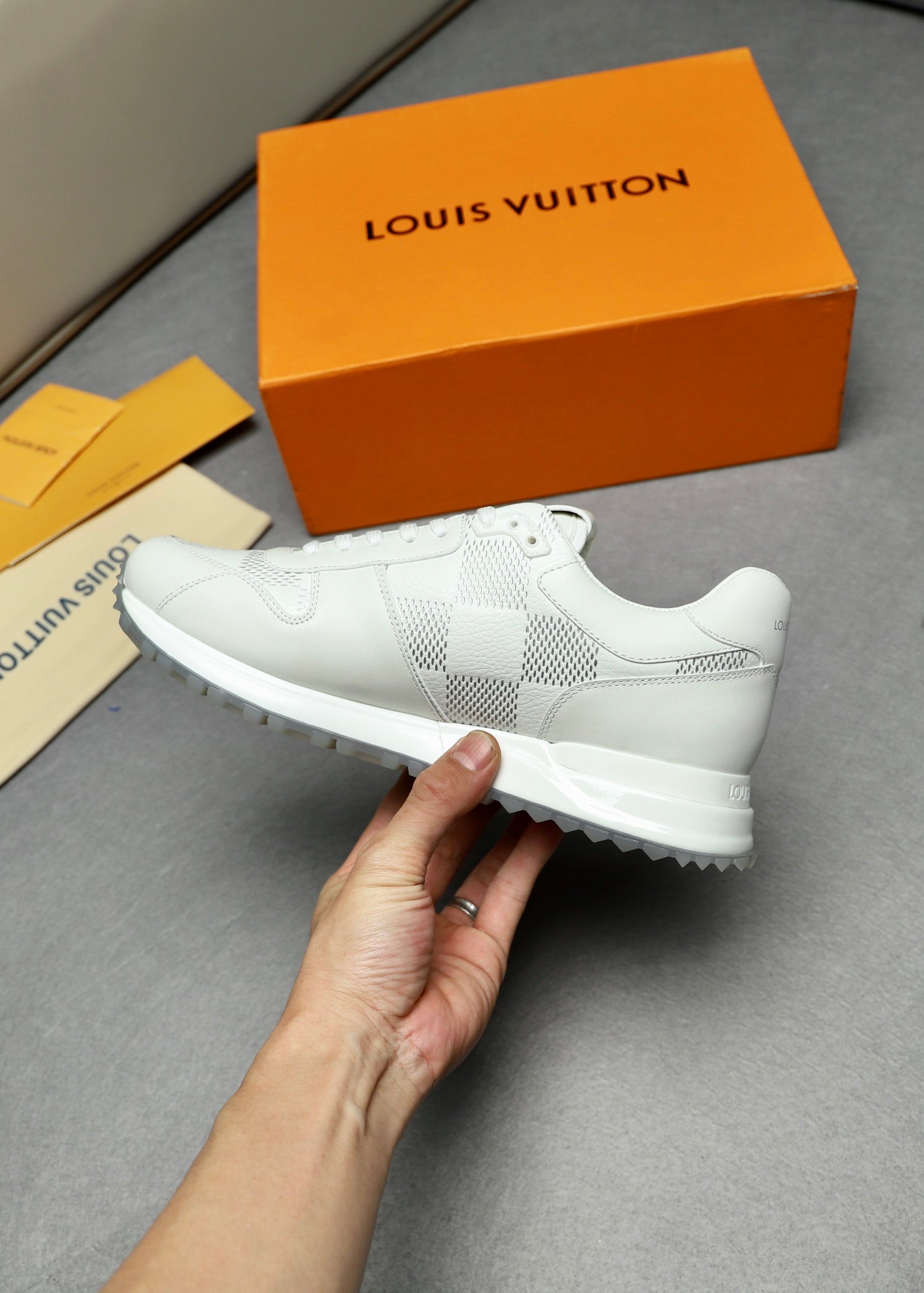 Louis Vuitton sneakers 34
