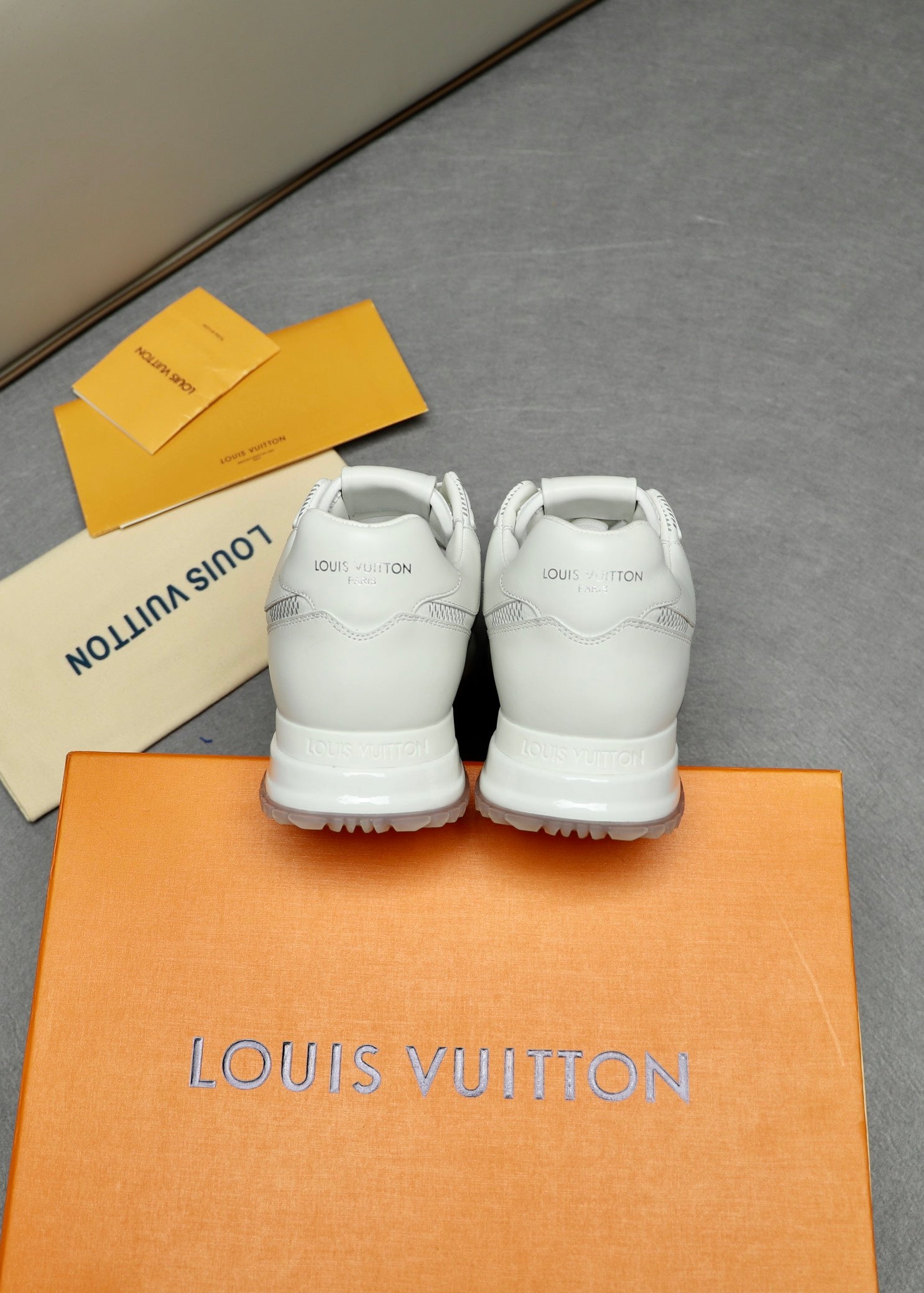 Louis Vuitton sneakers 34