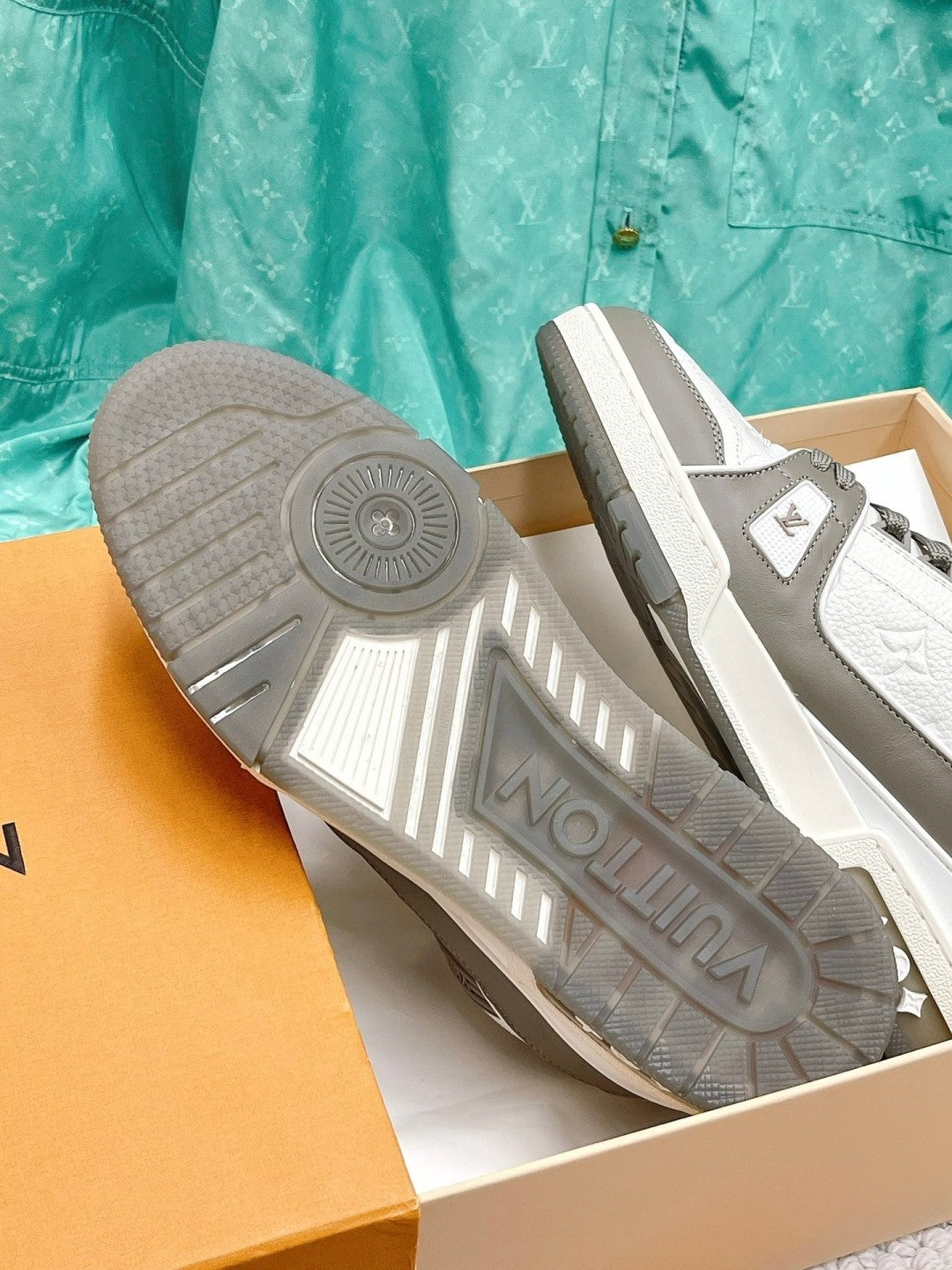 Louis Vuitton sneakers 36