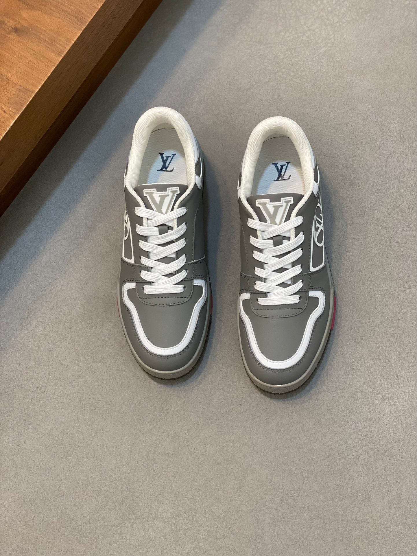 Louis Vuitton sneakers 37