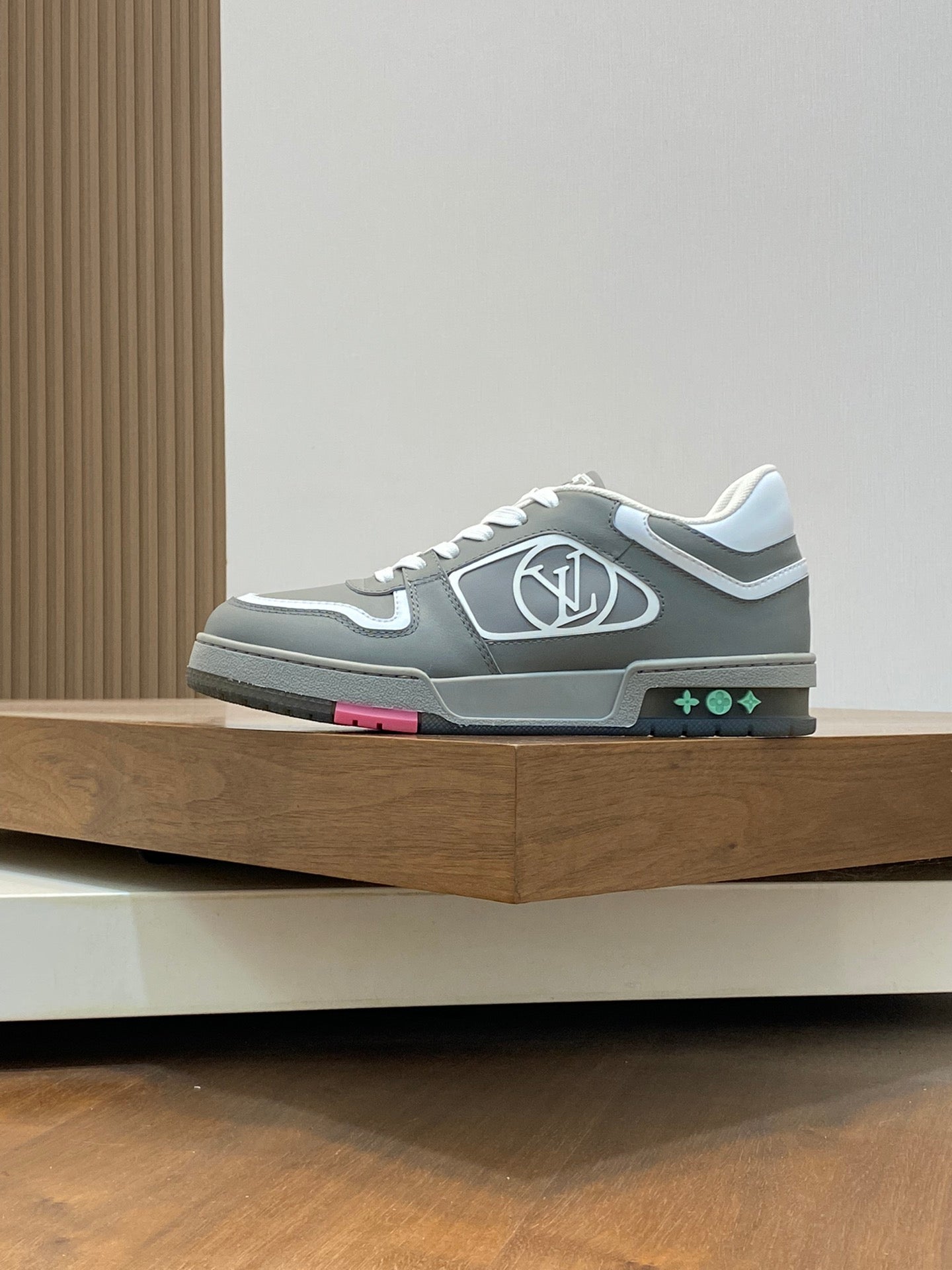 Louis Vuitton sneakers 37