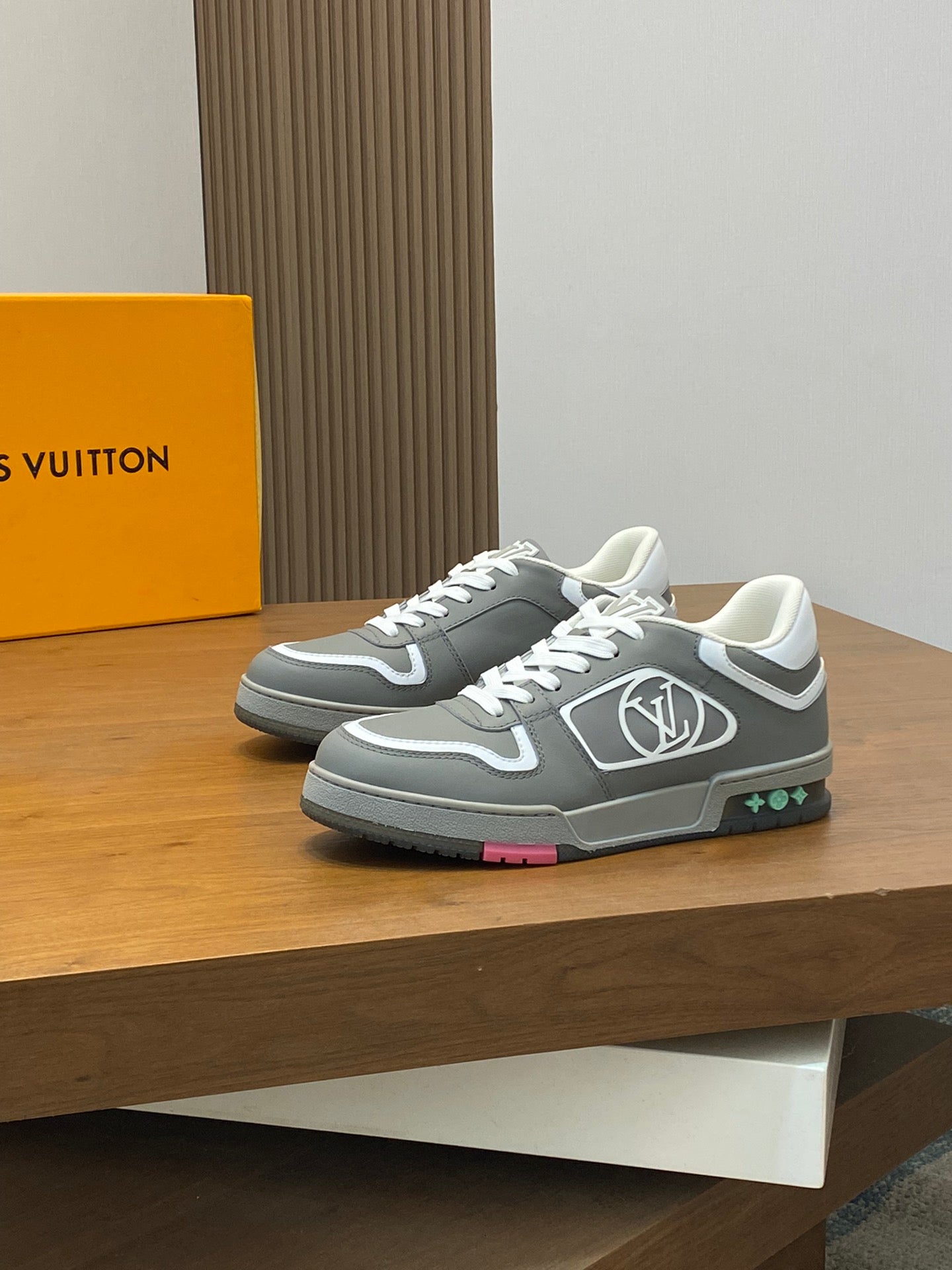 Louis Vuitton sneakers 37