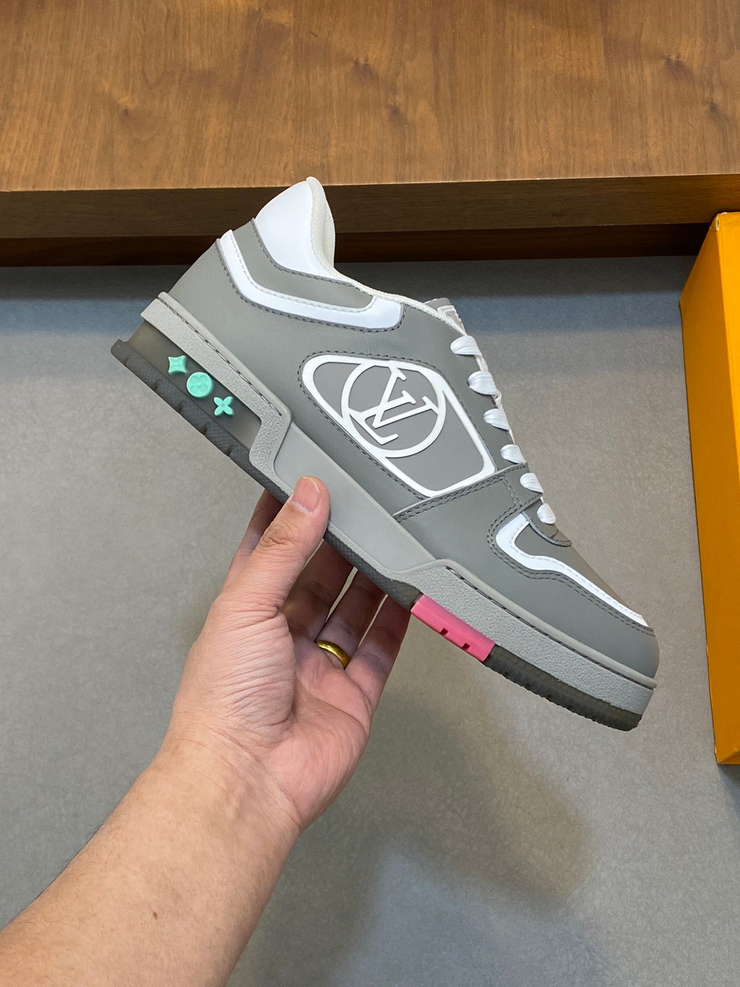 Louis Vuitton sneakers 37