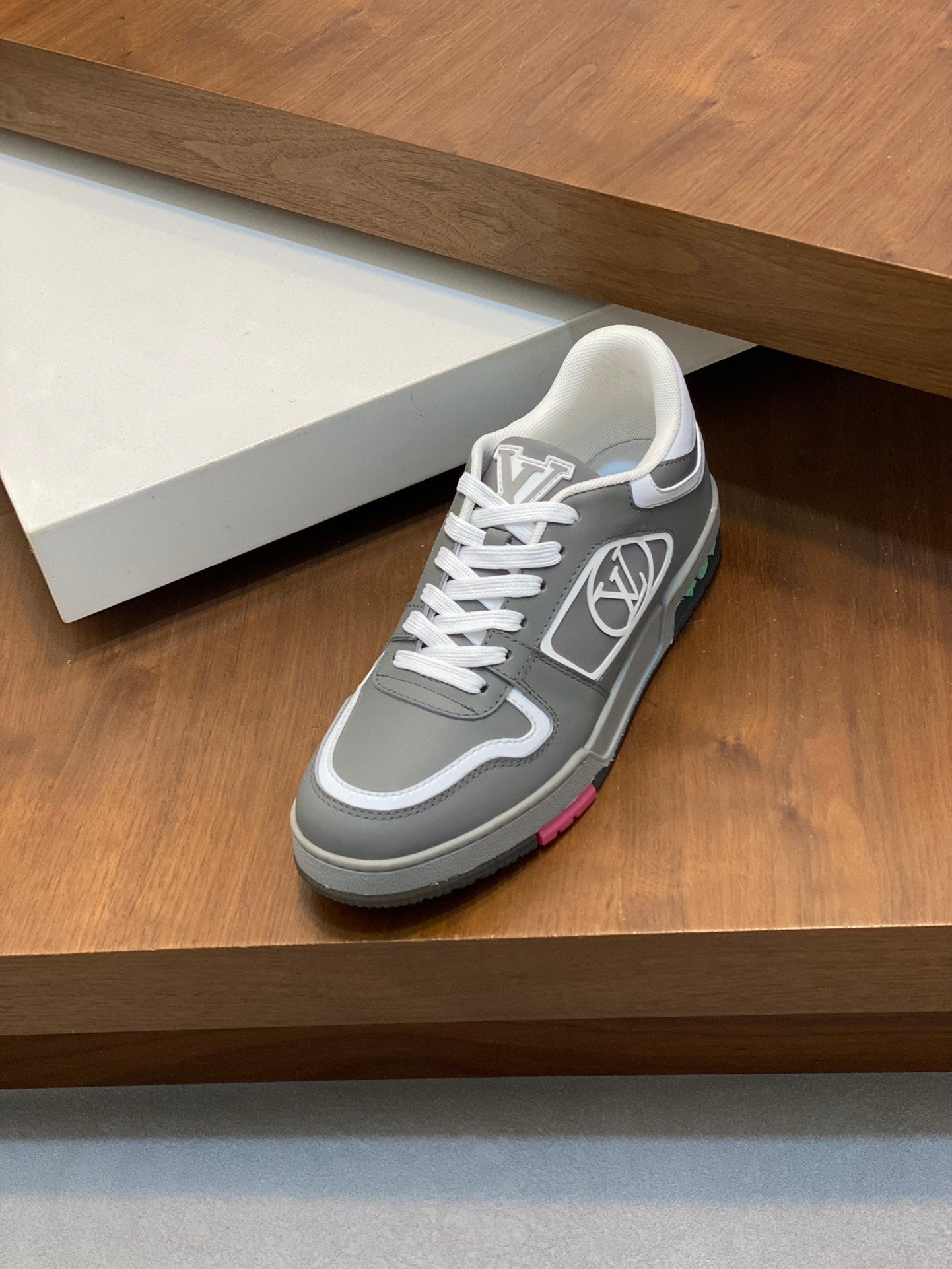 Louis Vuitton sneakers 37