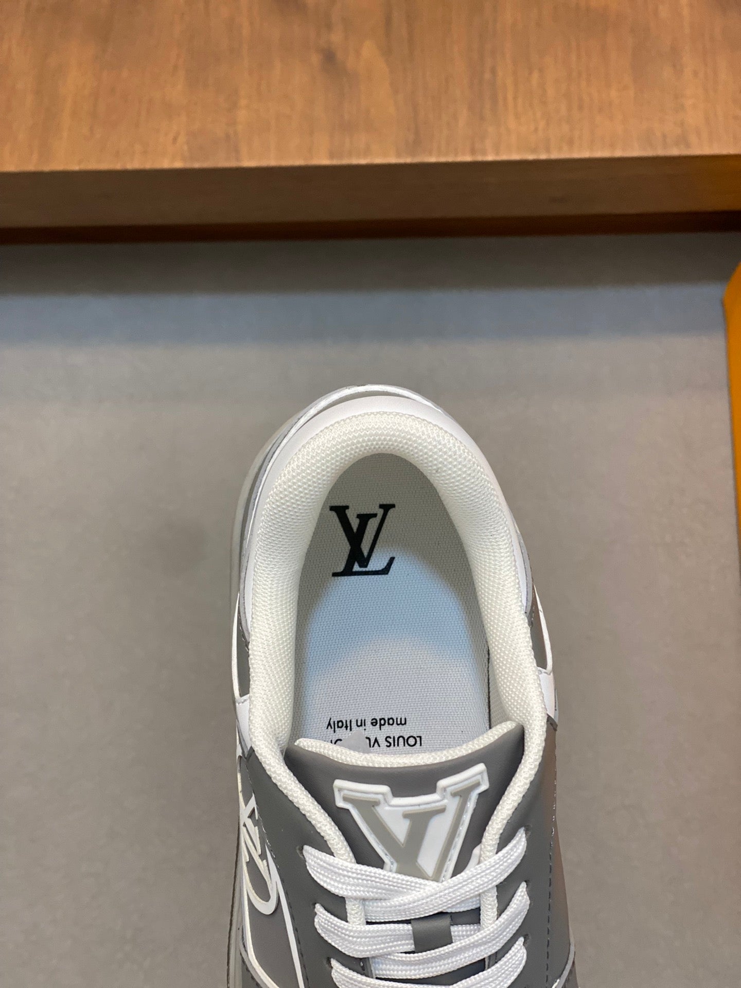 Louis Vuitton sneakers 37