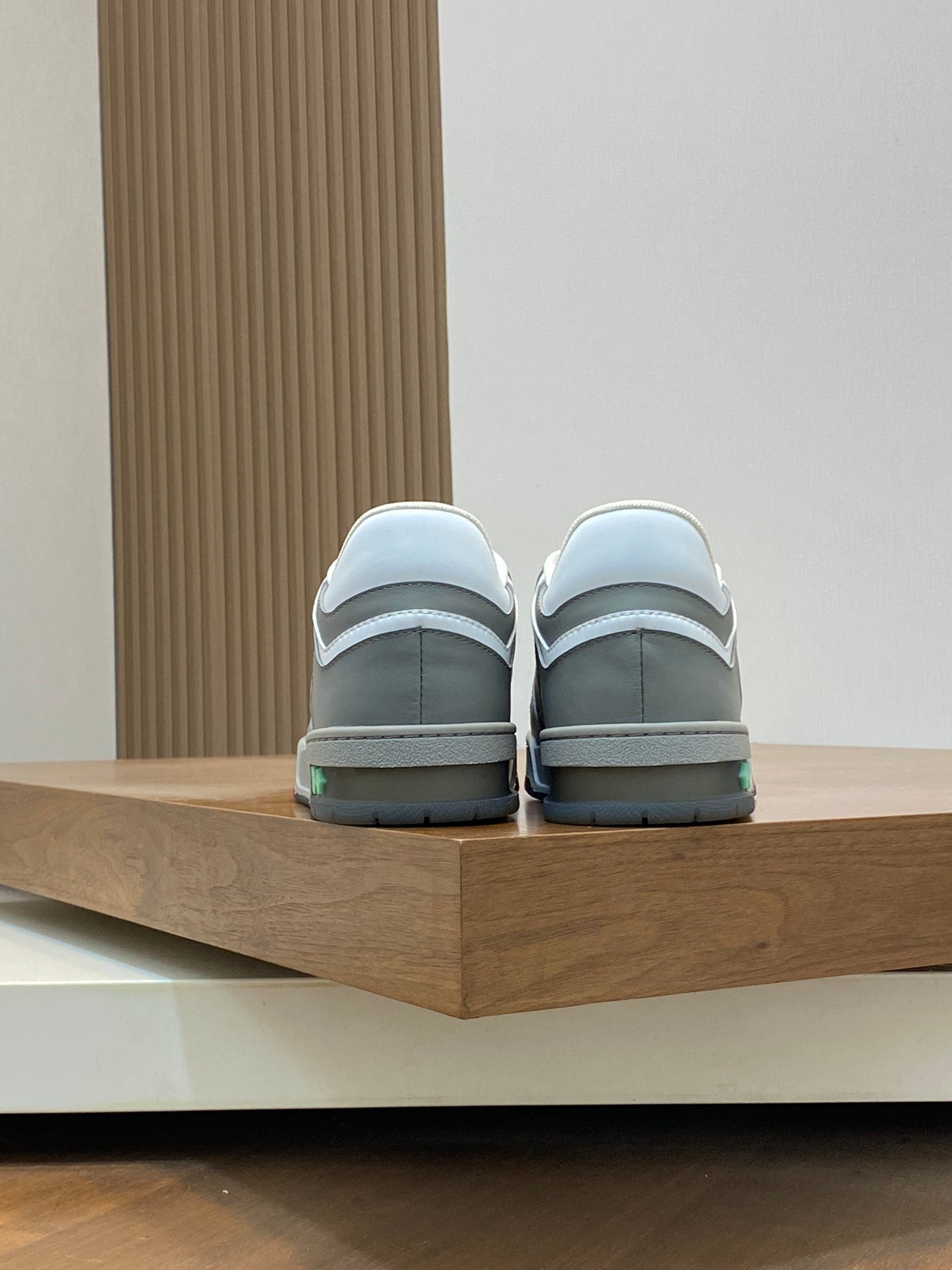Louis Vuitton sneakers 37
