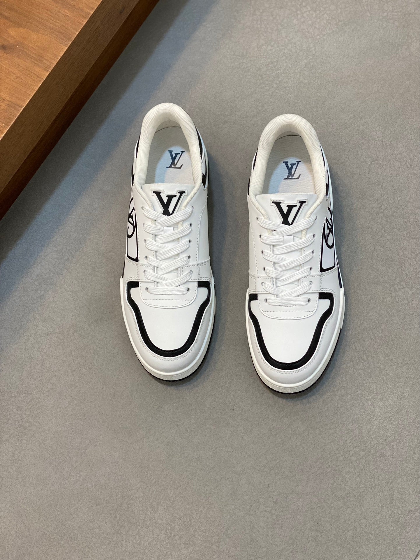 Louis Vuitton sneakers 38