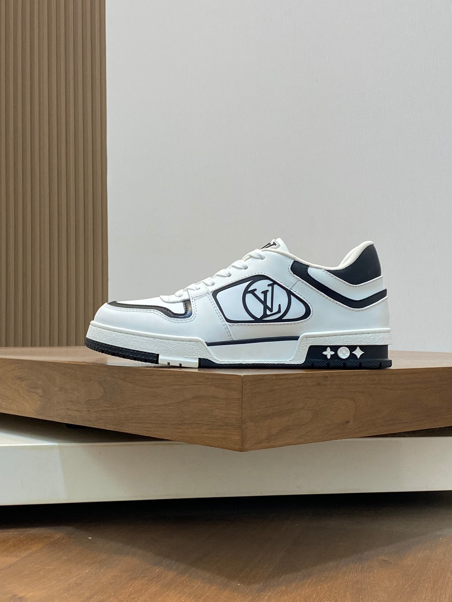 Louis Vuitton sneakers 38