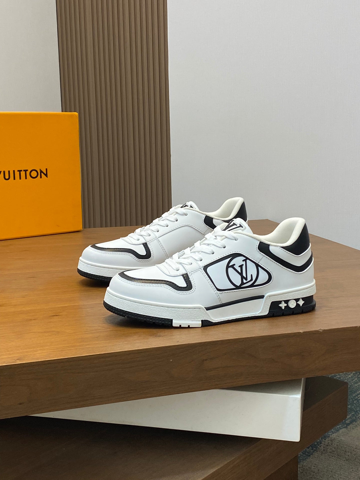 Louis Vuitton sneakers 38