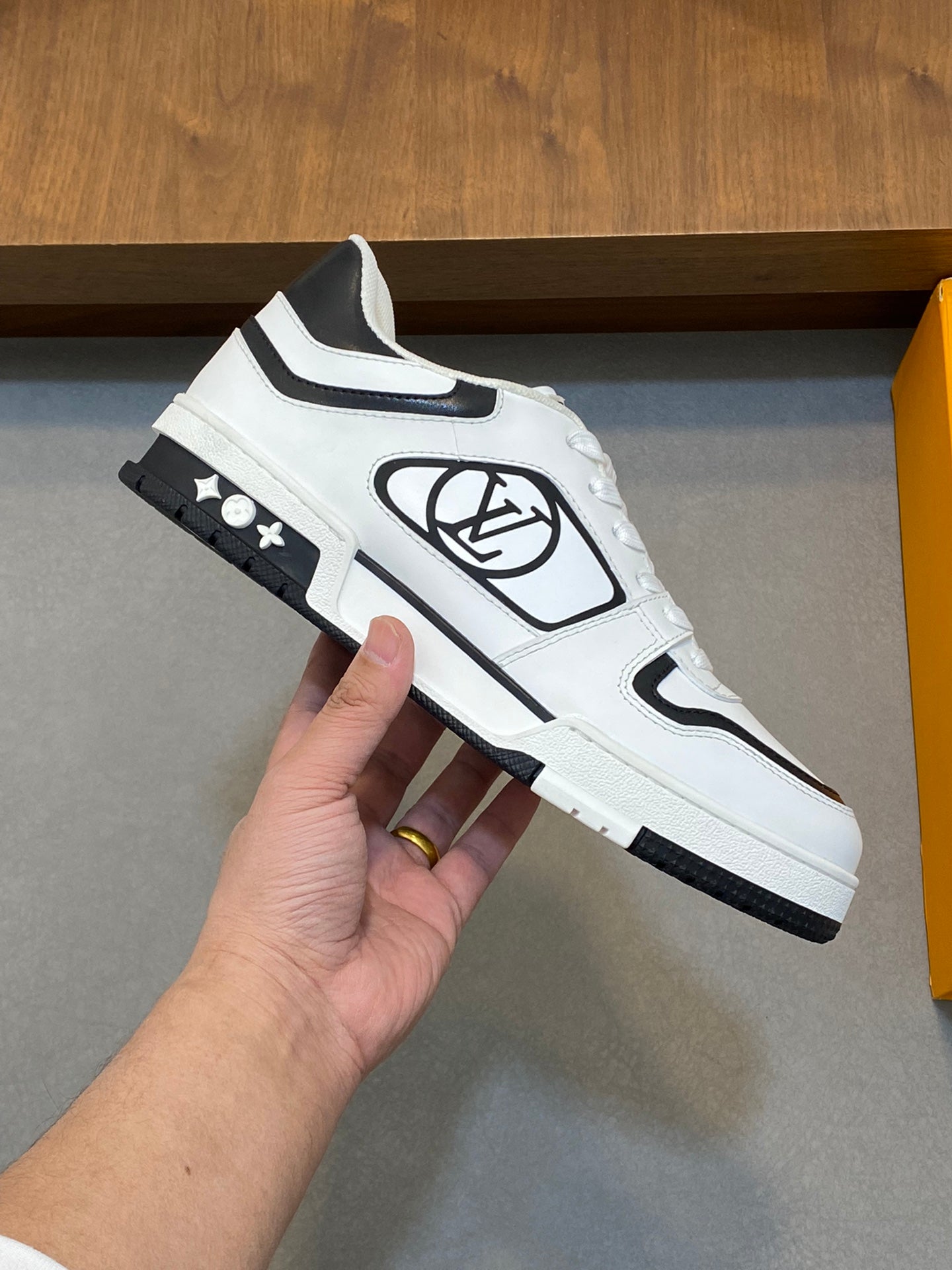 Louis Vuitton sneakers 38