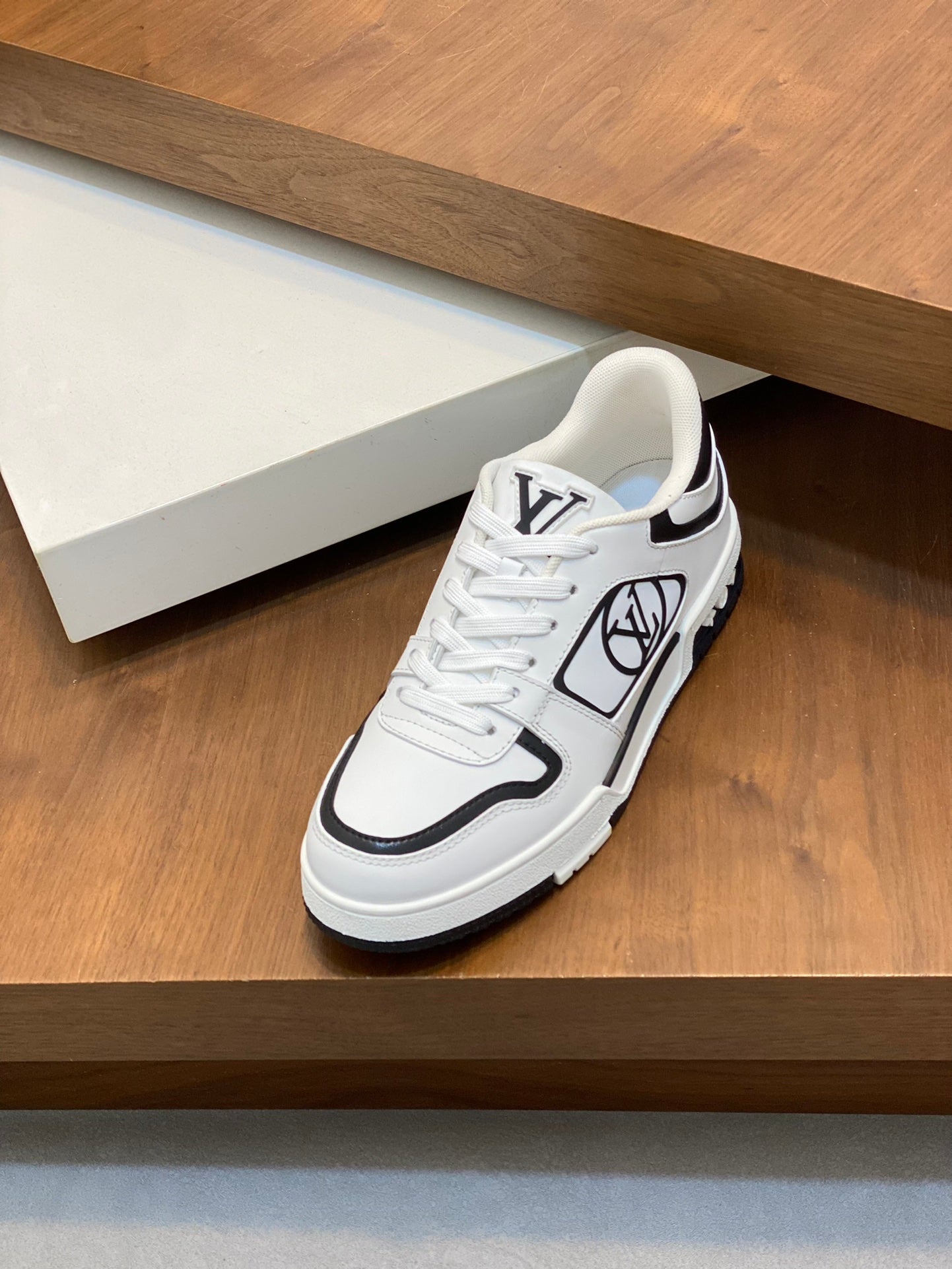 Louis Vuitton sneakers 38