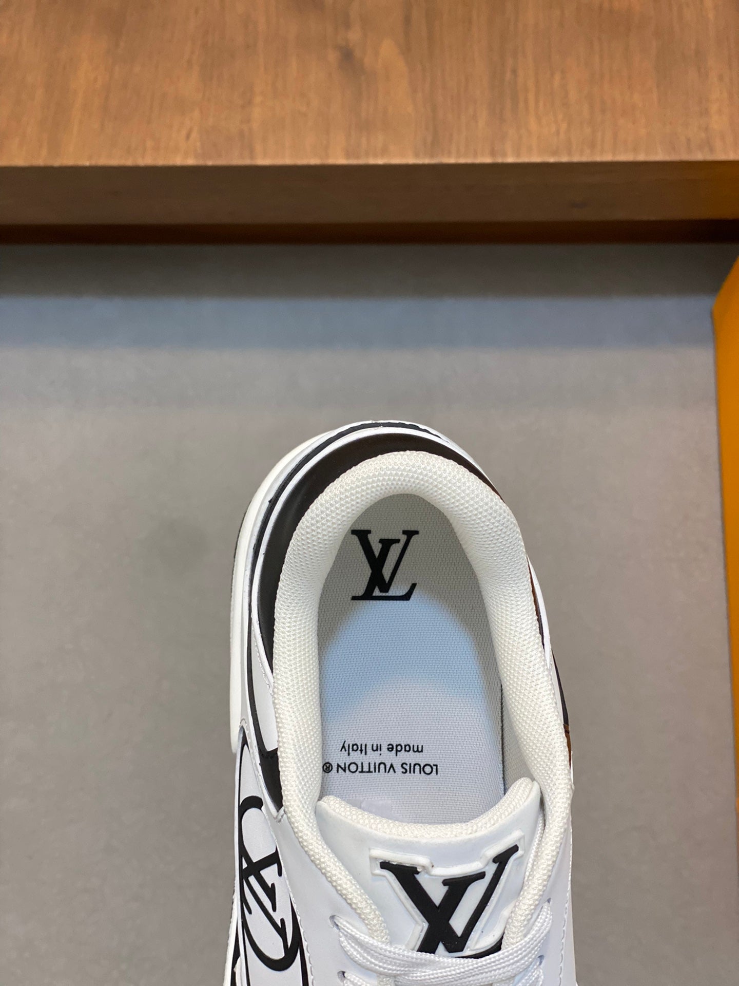 Louis Vuitton sneakers 38