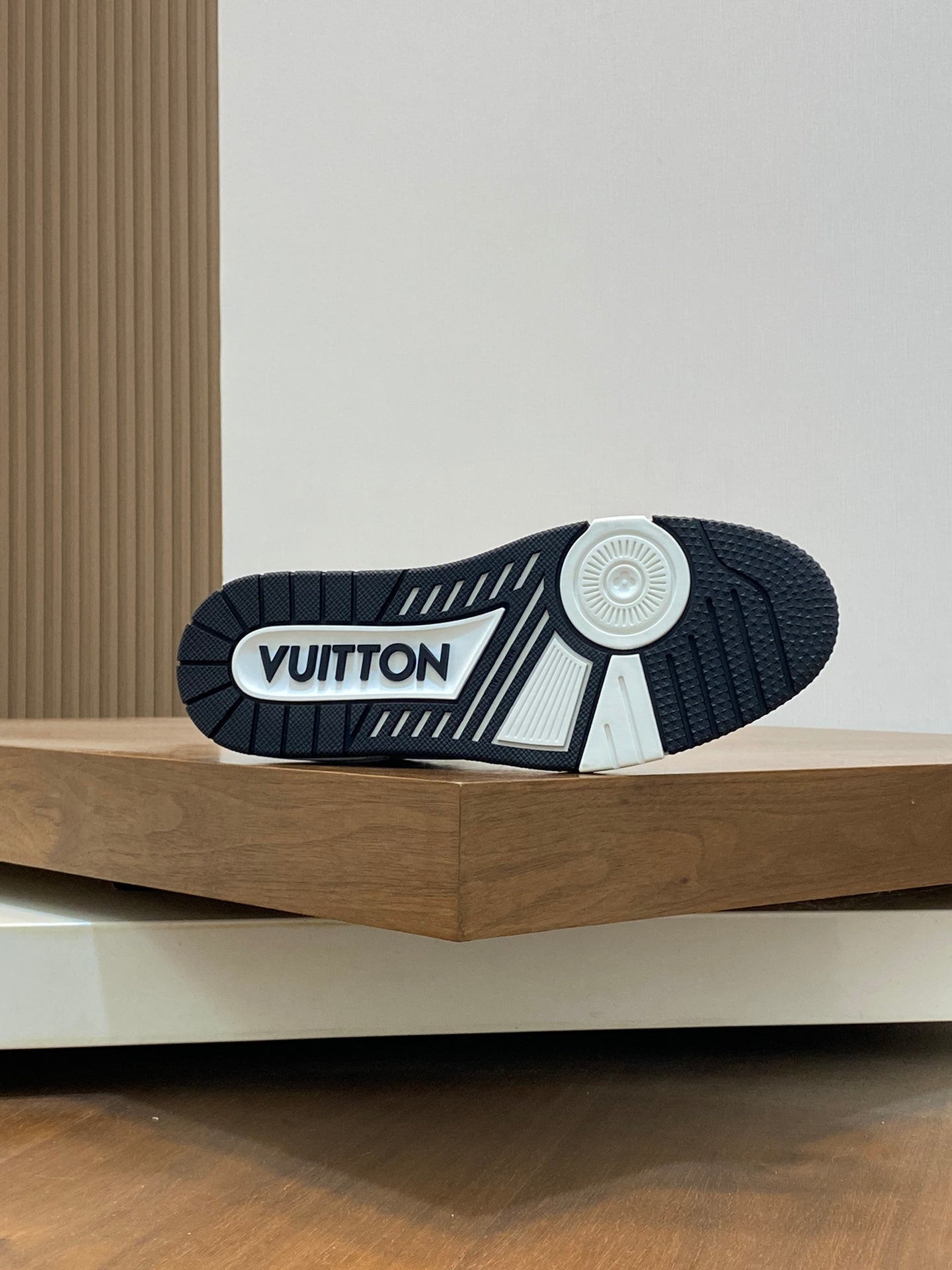 Louis Vuitton sneakers 38