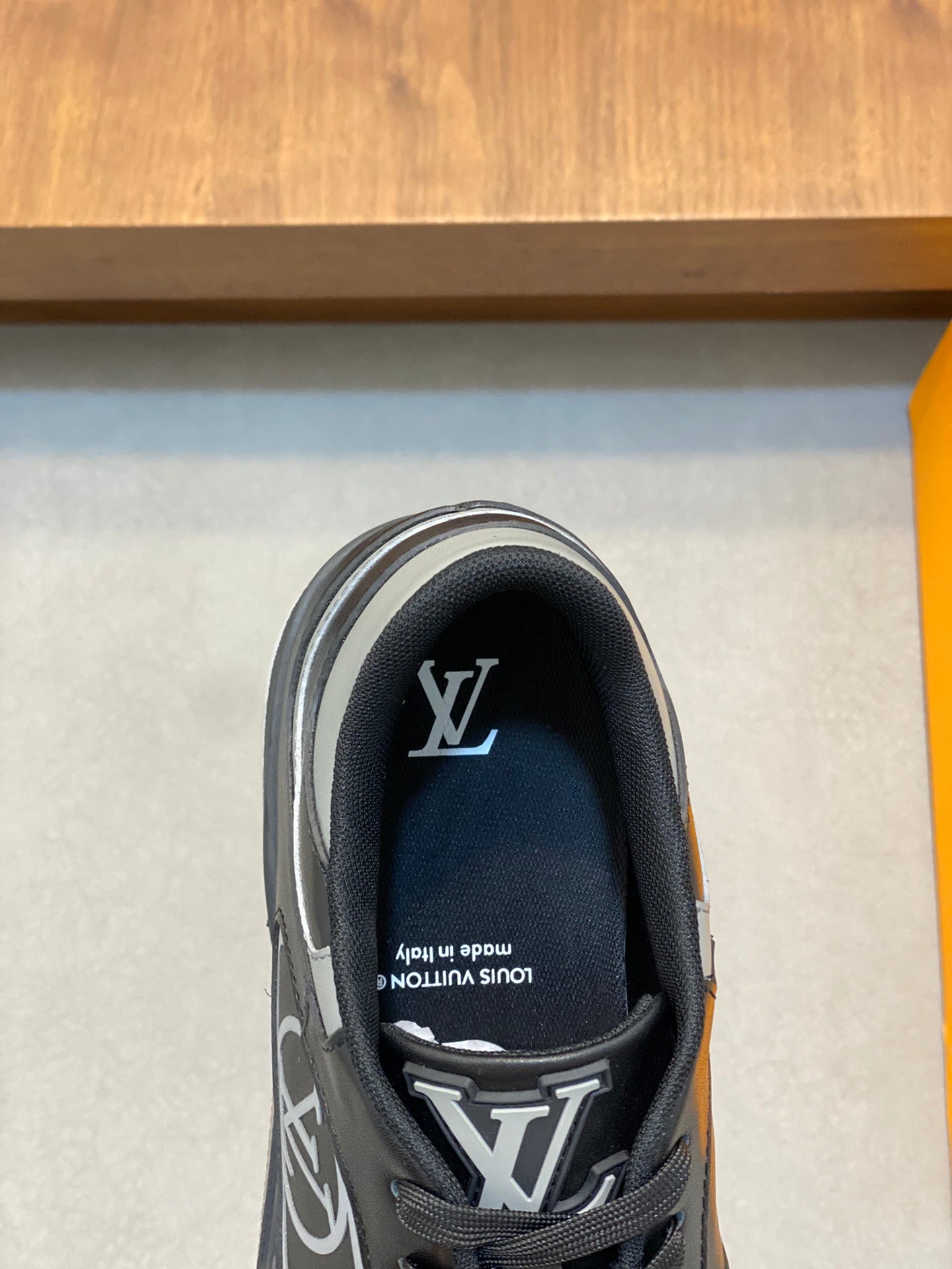 Louis Vuitton sneakers 39