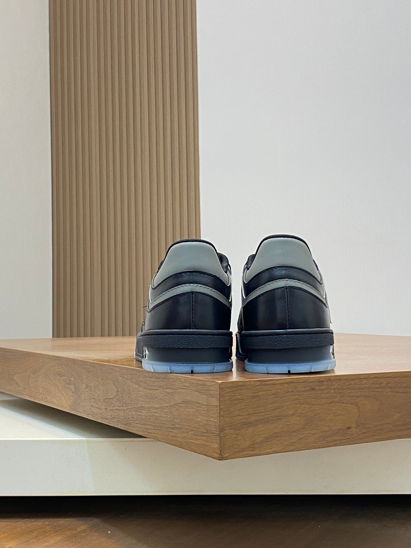Louis Vuitton sneakers 39