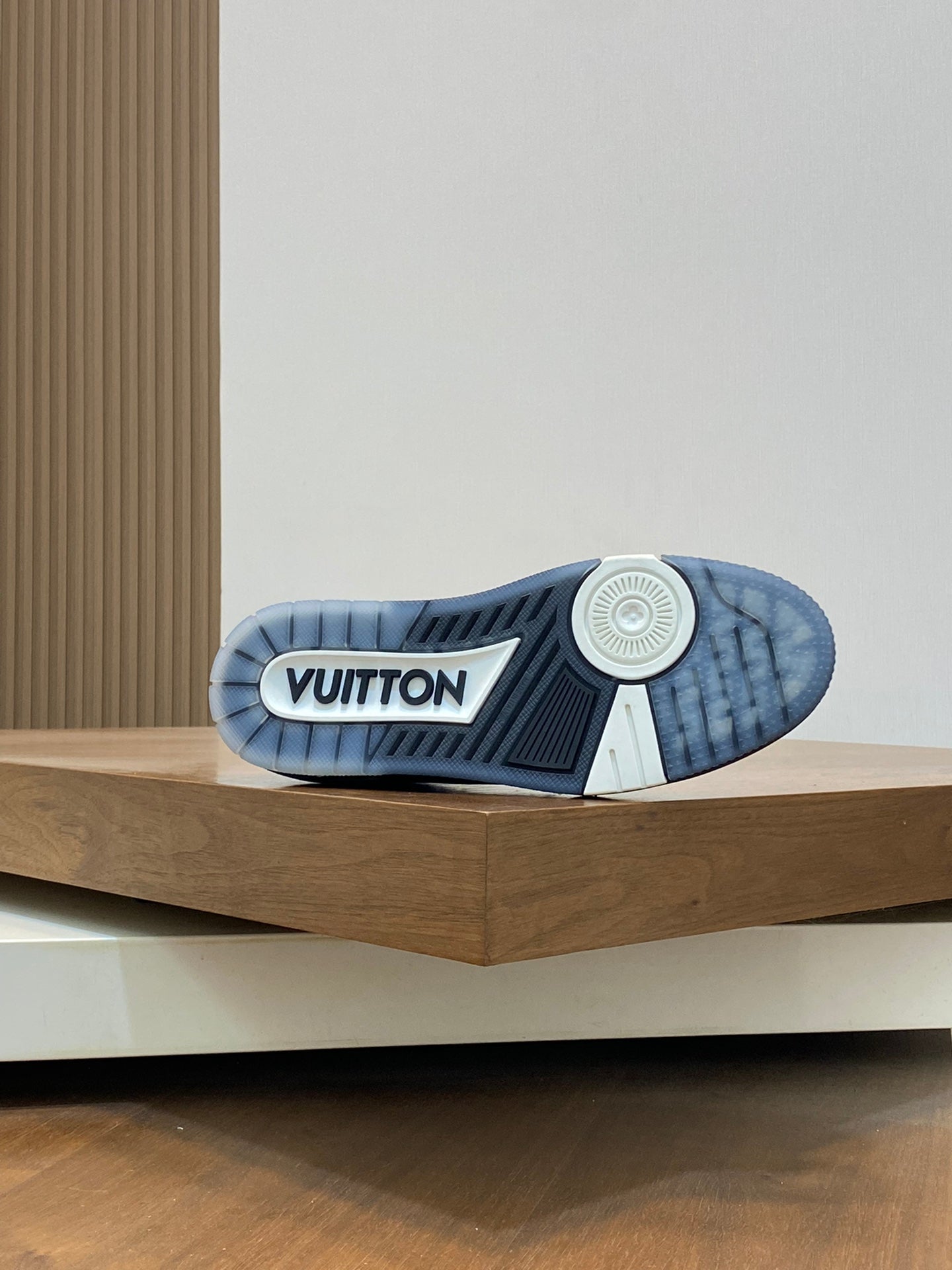 Louis Vuitton sneakers 39