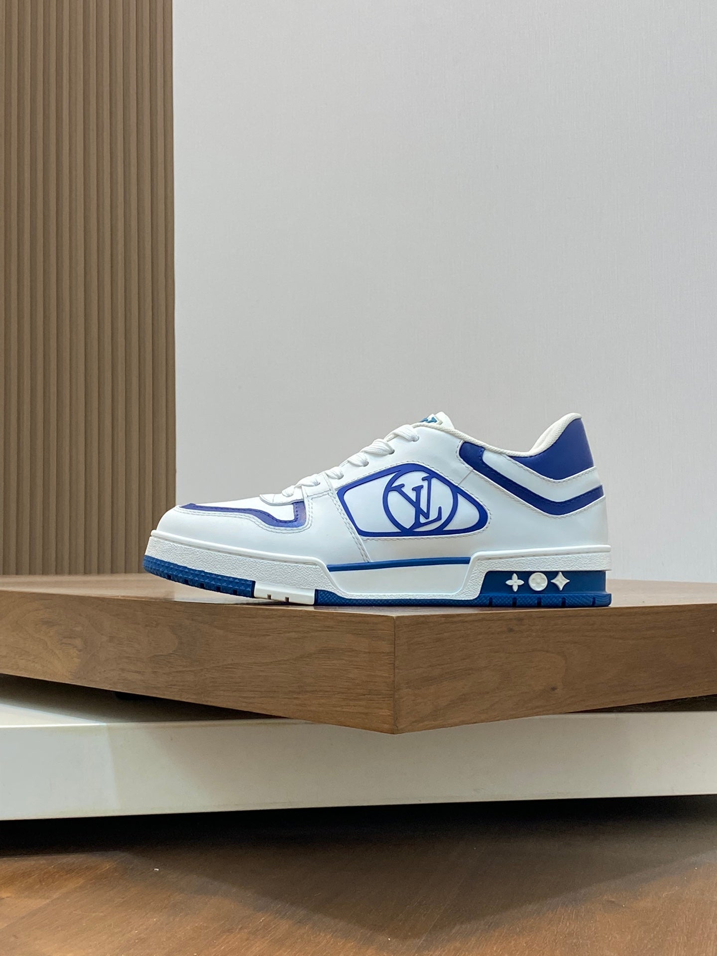 Louis Vuitton sneakers 40