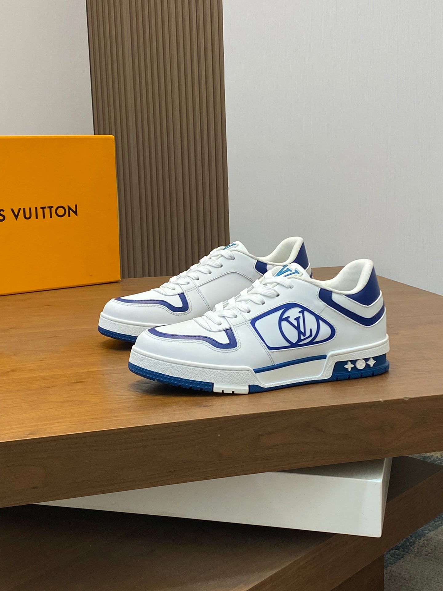 Louis Vuitton sneakers 40