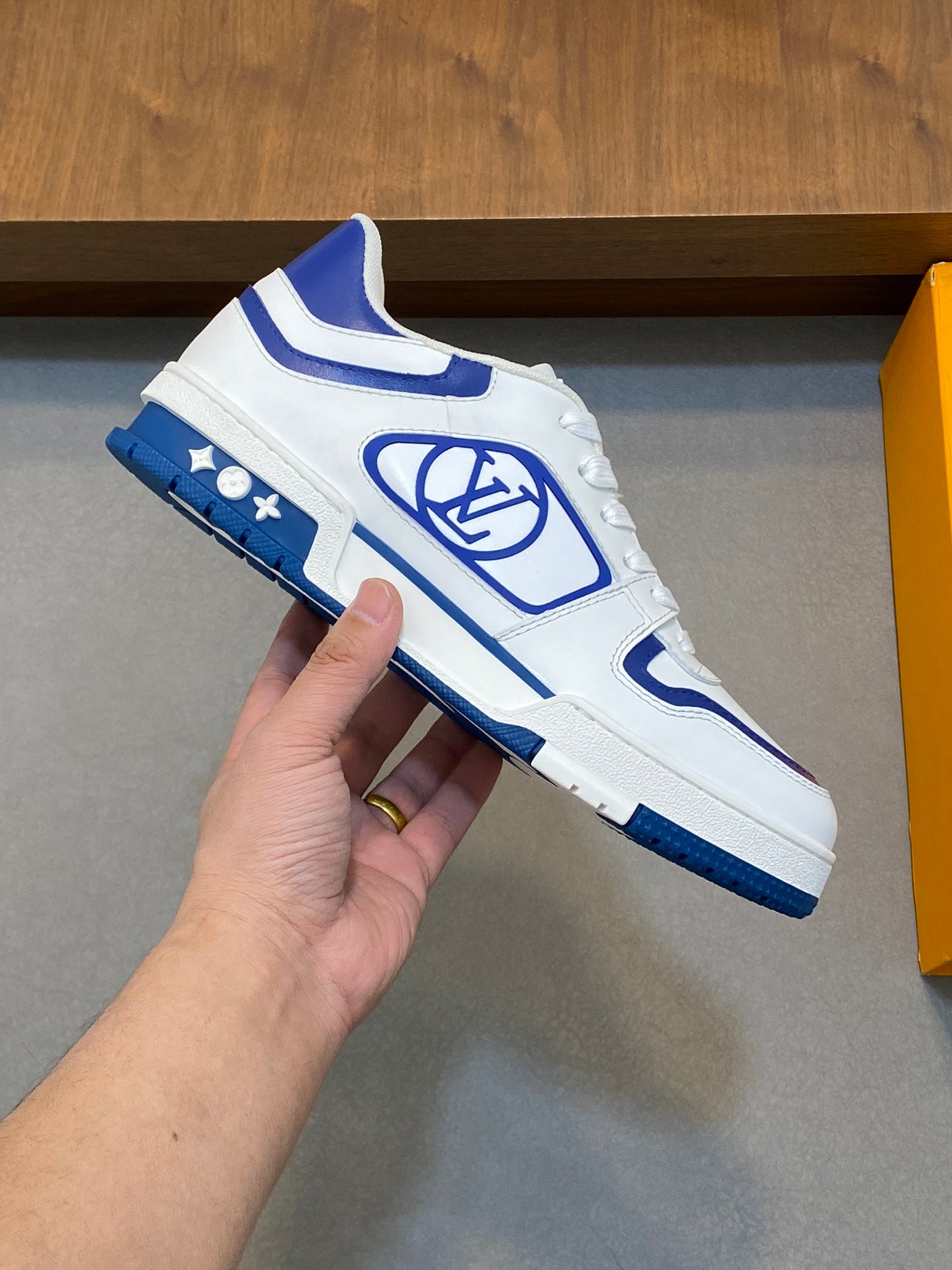 Louis Vuitton sneakers 40