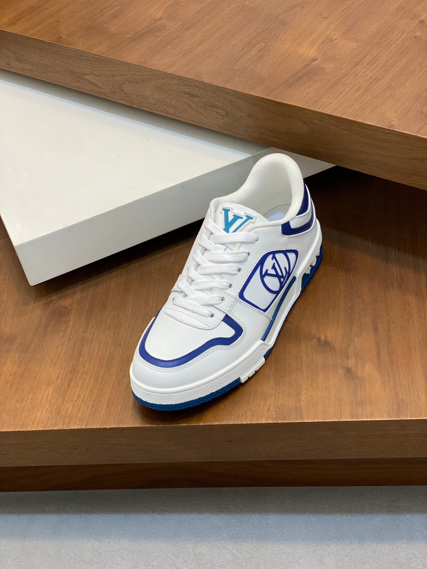 Louis Vuitton sneakers 40