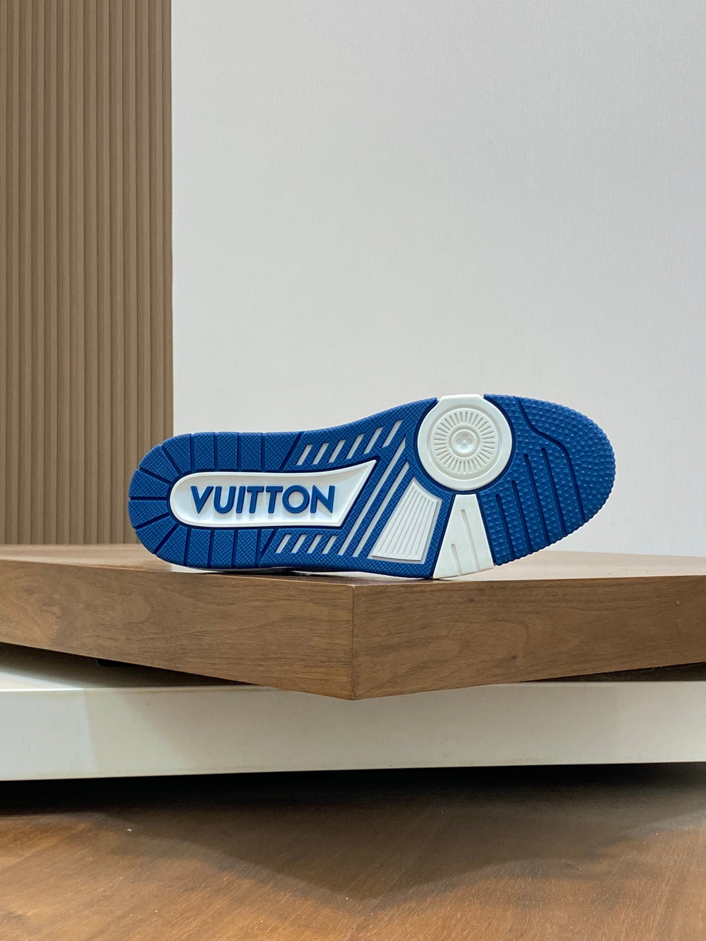 Louis Vuitton sneakers 40