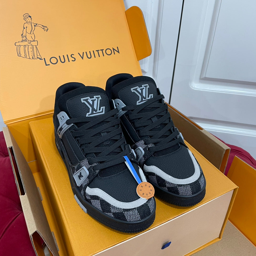 Louis Vuitton sneakers 42