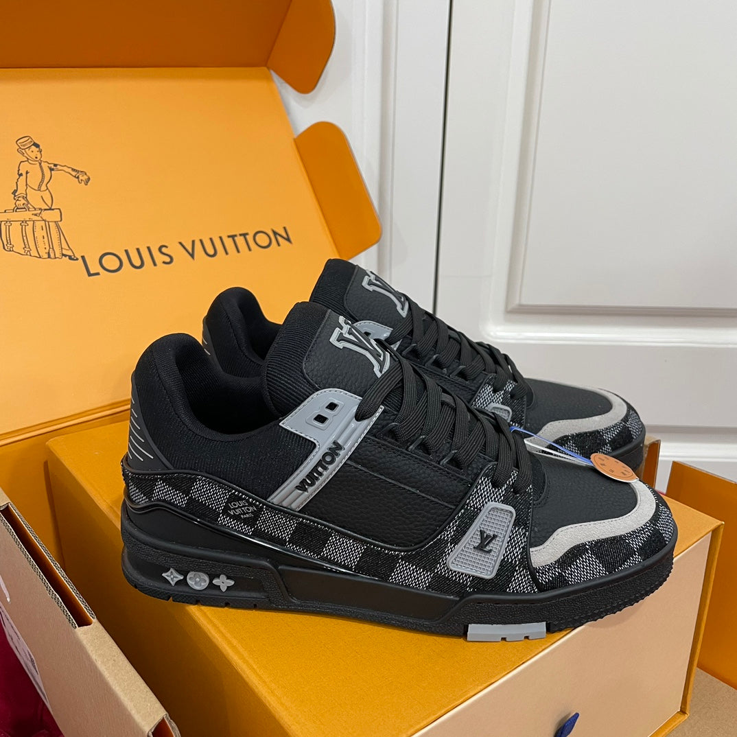 Louis Vuitton sneakers 42