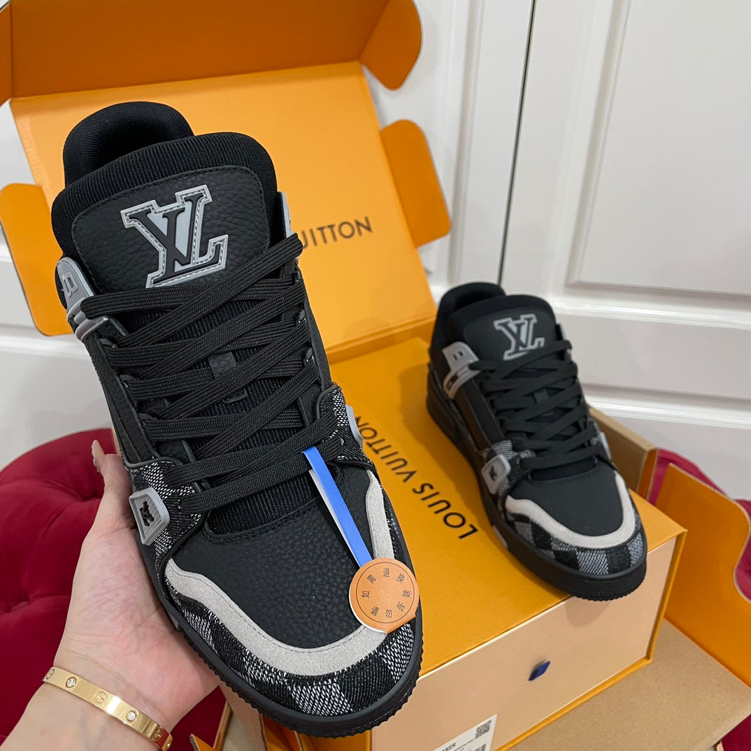 Louis Vuitton sneakers 42