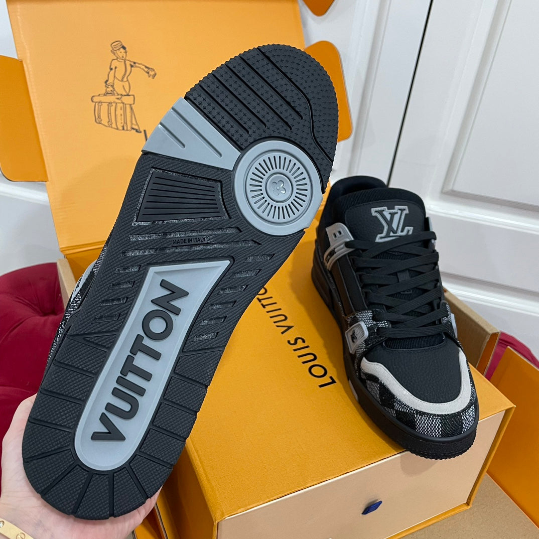 Louis Vuitton sneakers 42