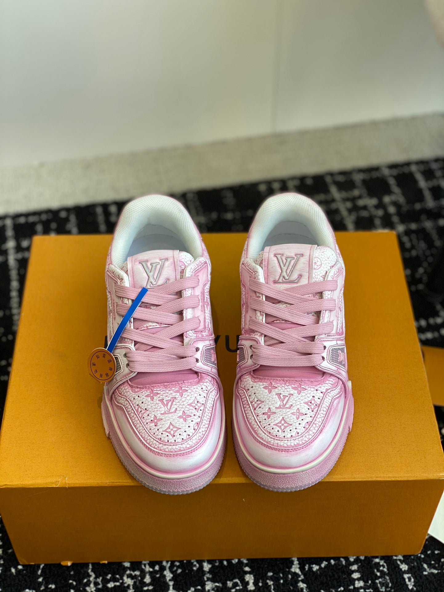 Louis Vuitton sneakers 75