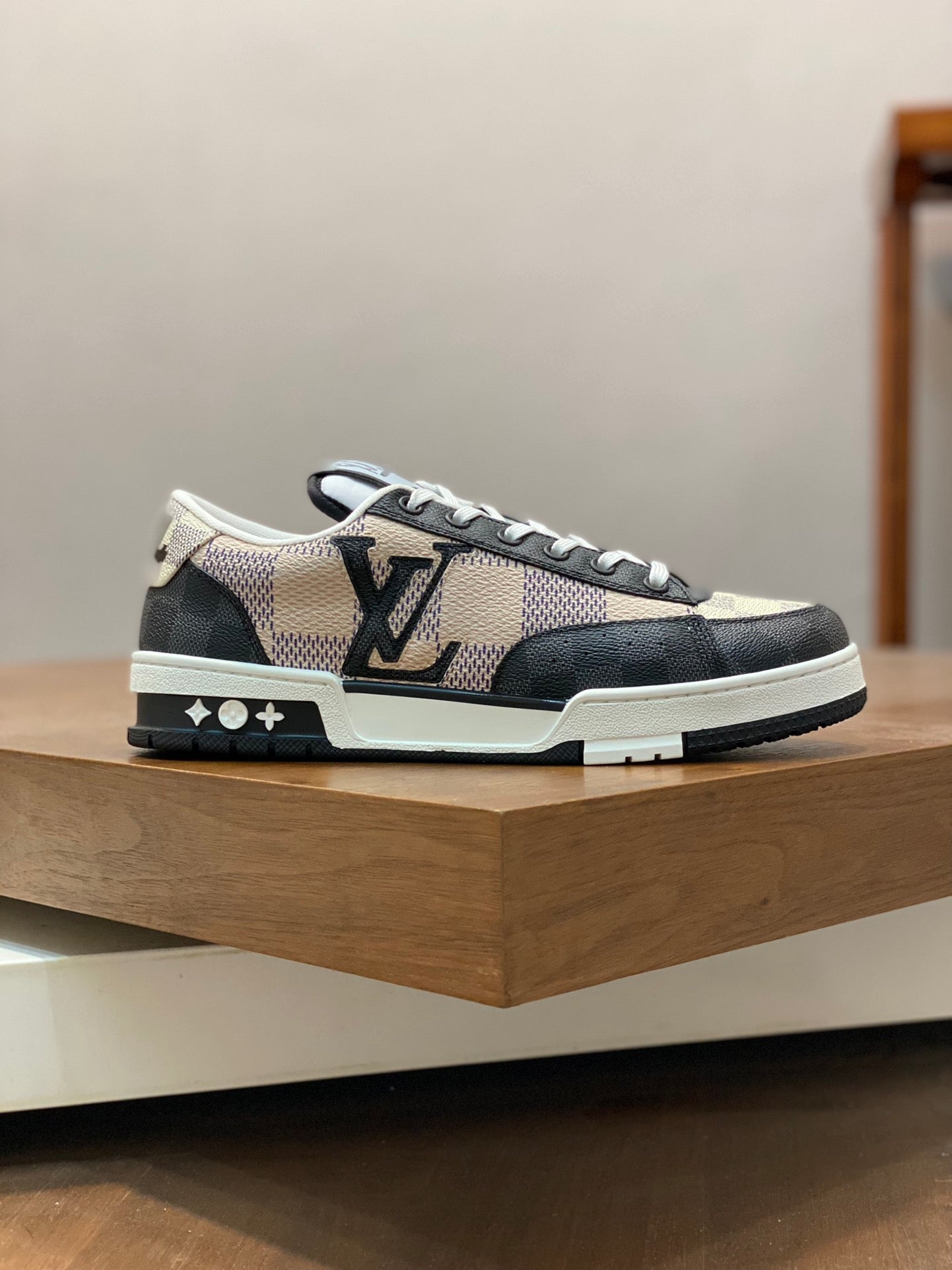 Louis Vuitton sneakers 114