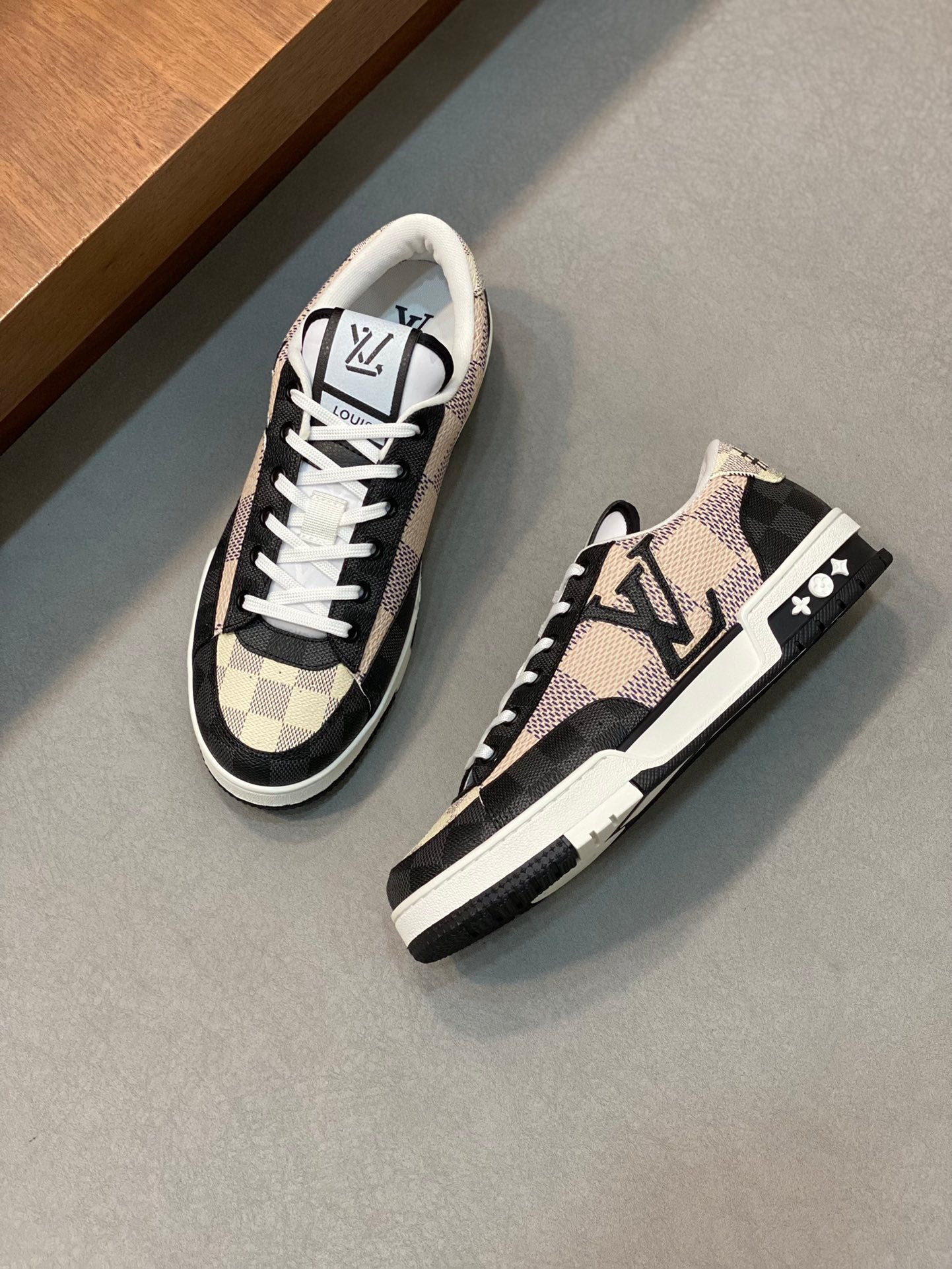 Louis Vuitton sneakers 114