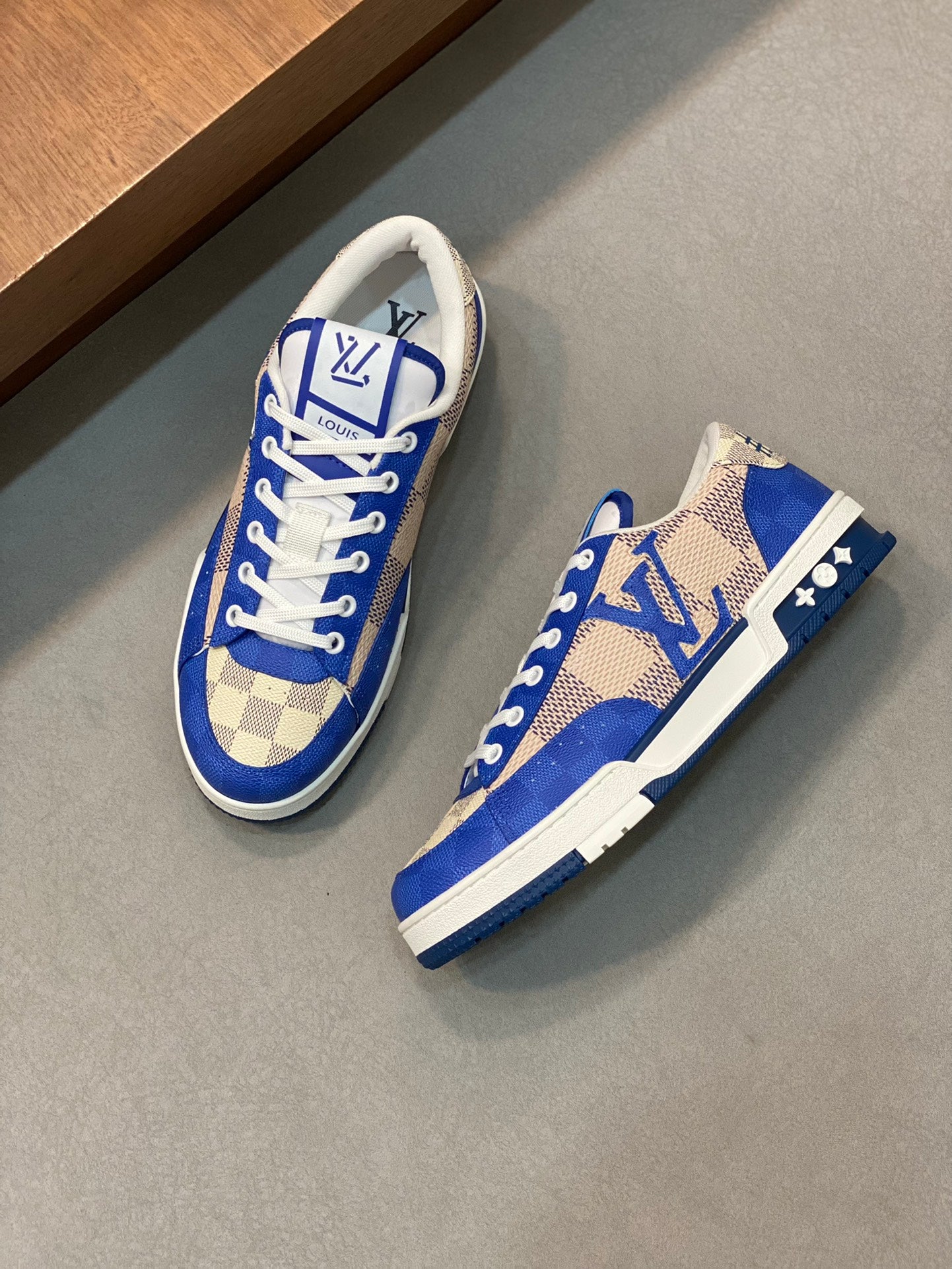 Louis Vuitton sneakers 116