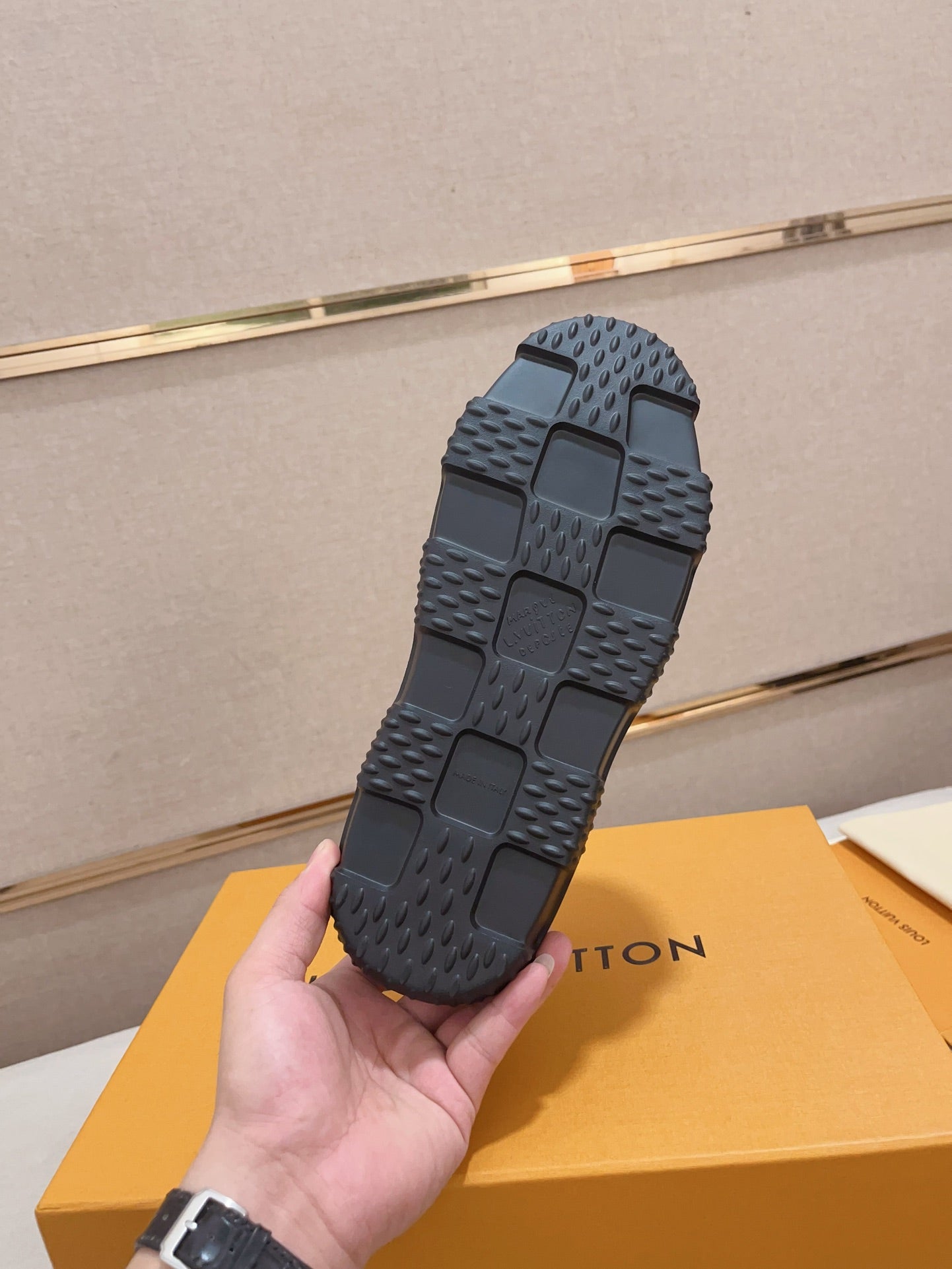 Louis Vuitton sneakers 120