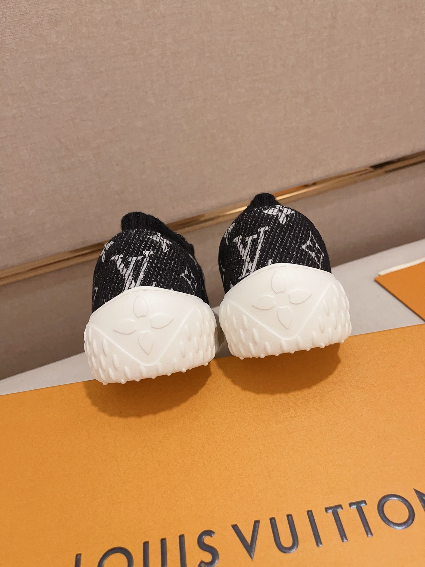 Louis Vuitton sneakers 122