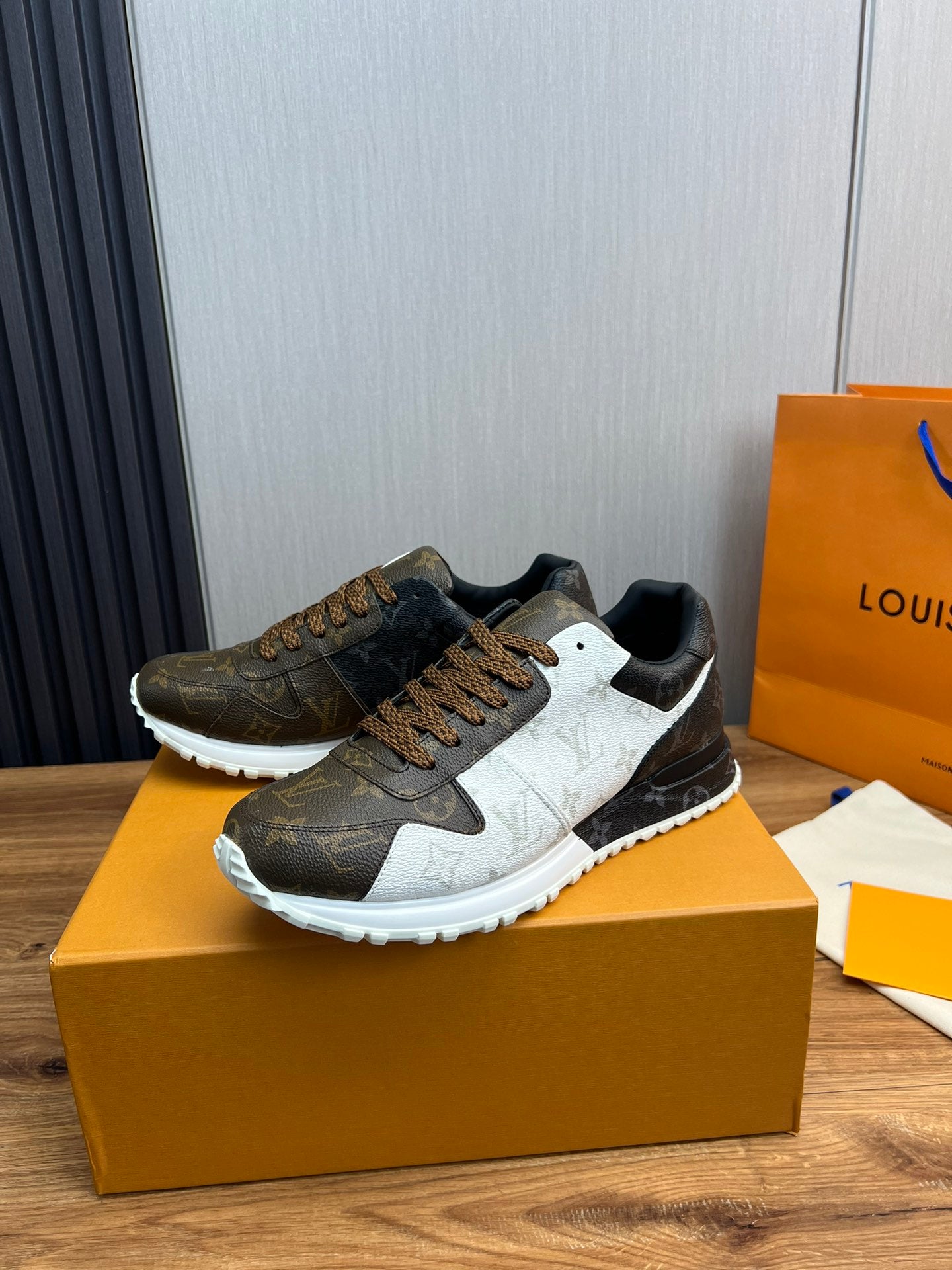 Louis Vuitton sneakers 124