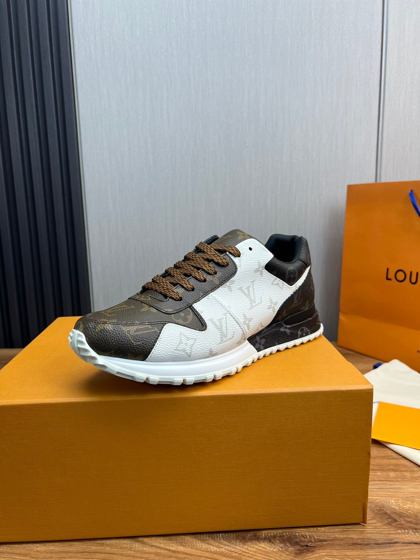 Louis Vuitton sneakers 124