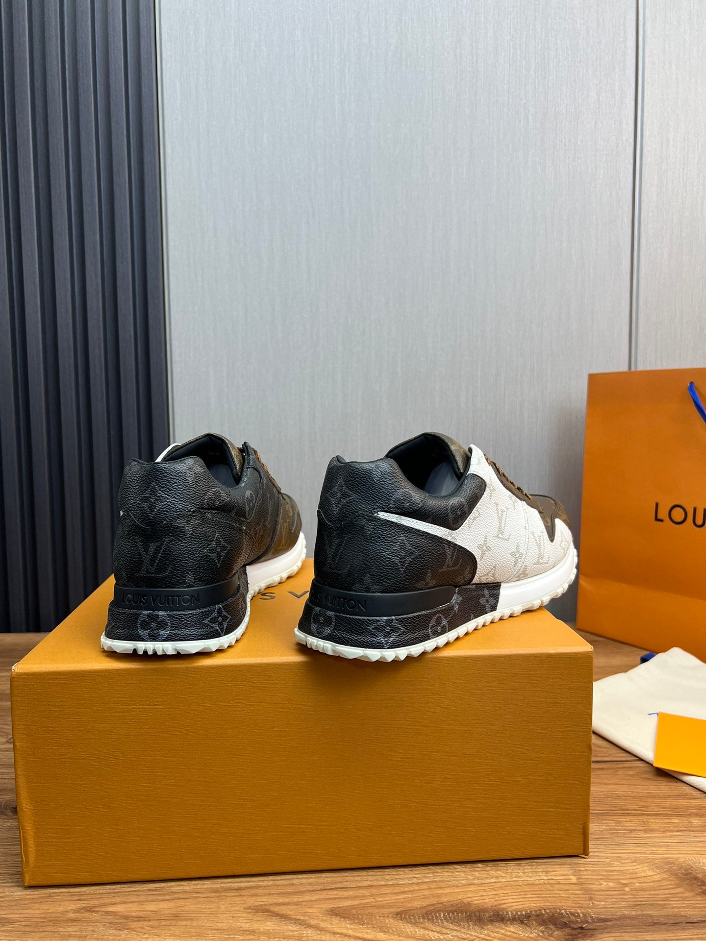 Louis Vuitton sneakers 124