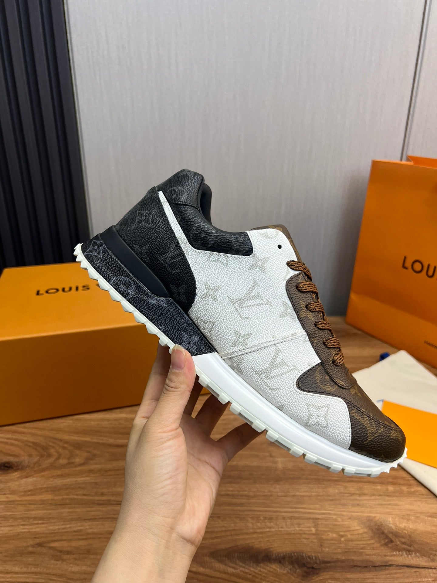 Louis Vuitton sneakers 124
