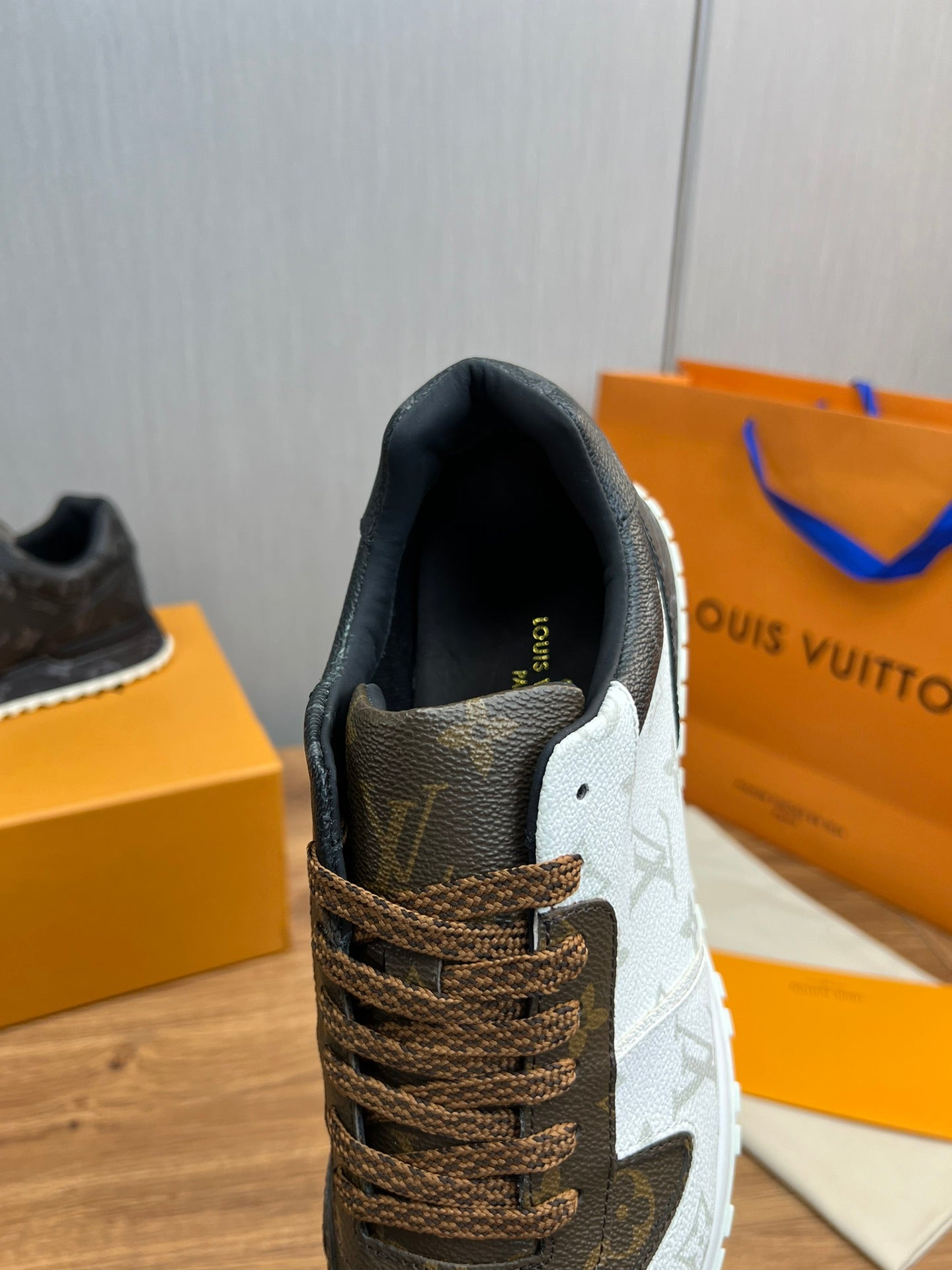 Louis Vuitton sneakers 124