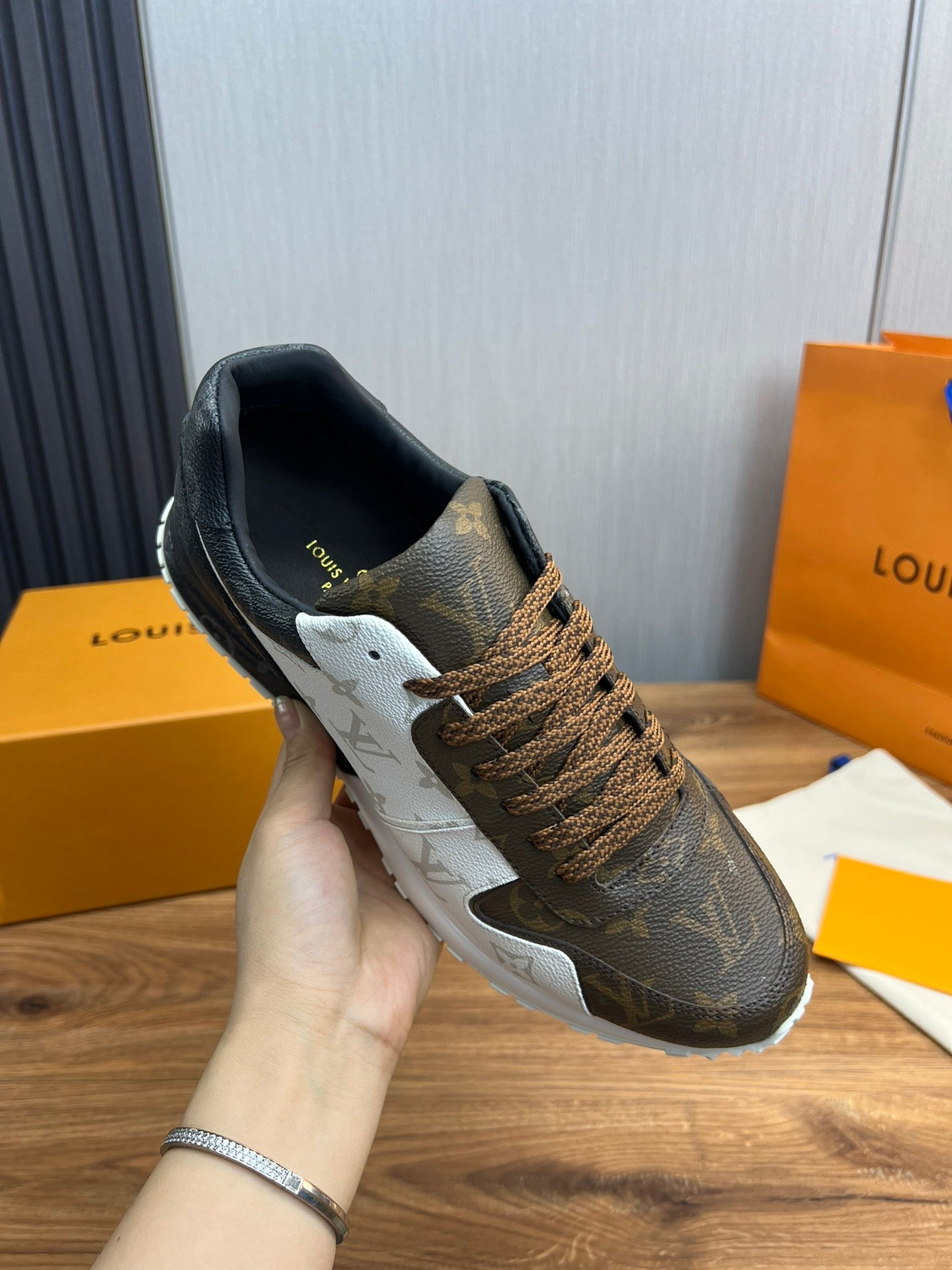 Louis Vuitton sneakers 124