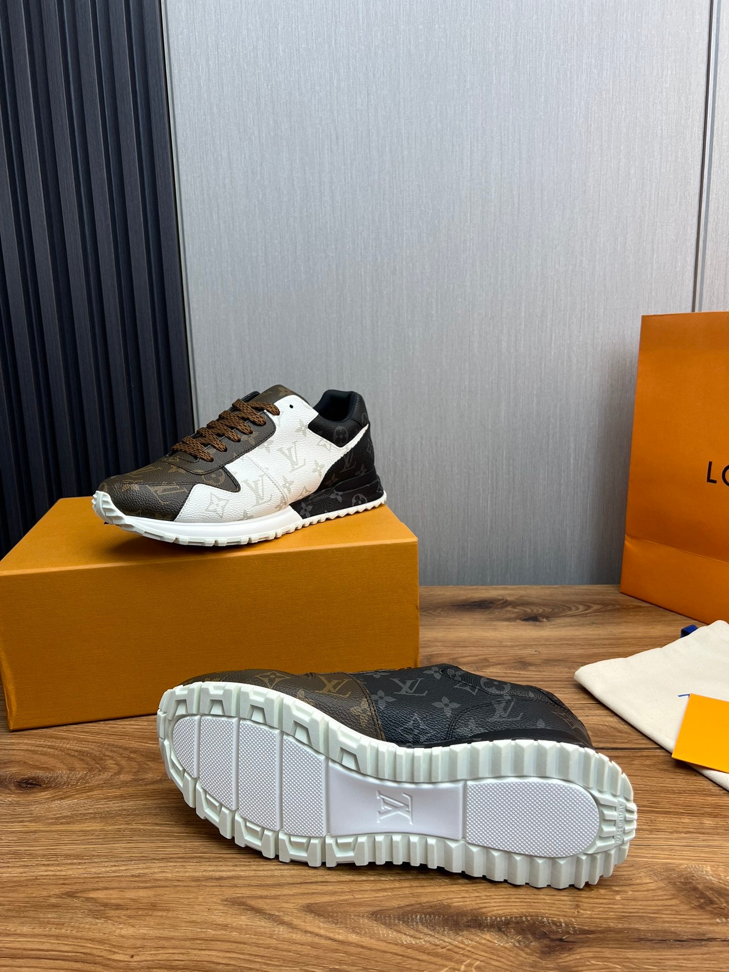 Louis Vuitton sneakers 124