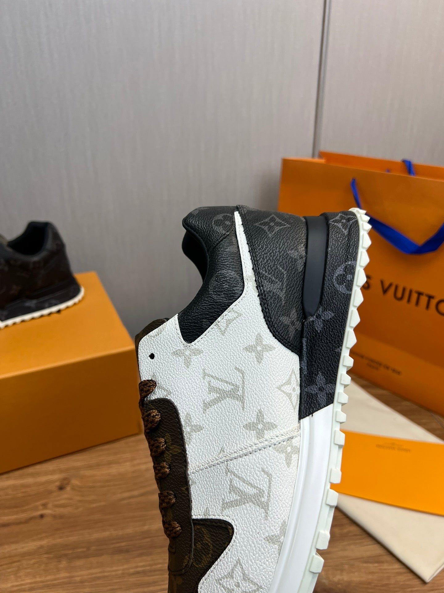 Louis Vuitton sneakers 124