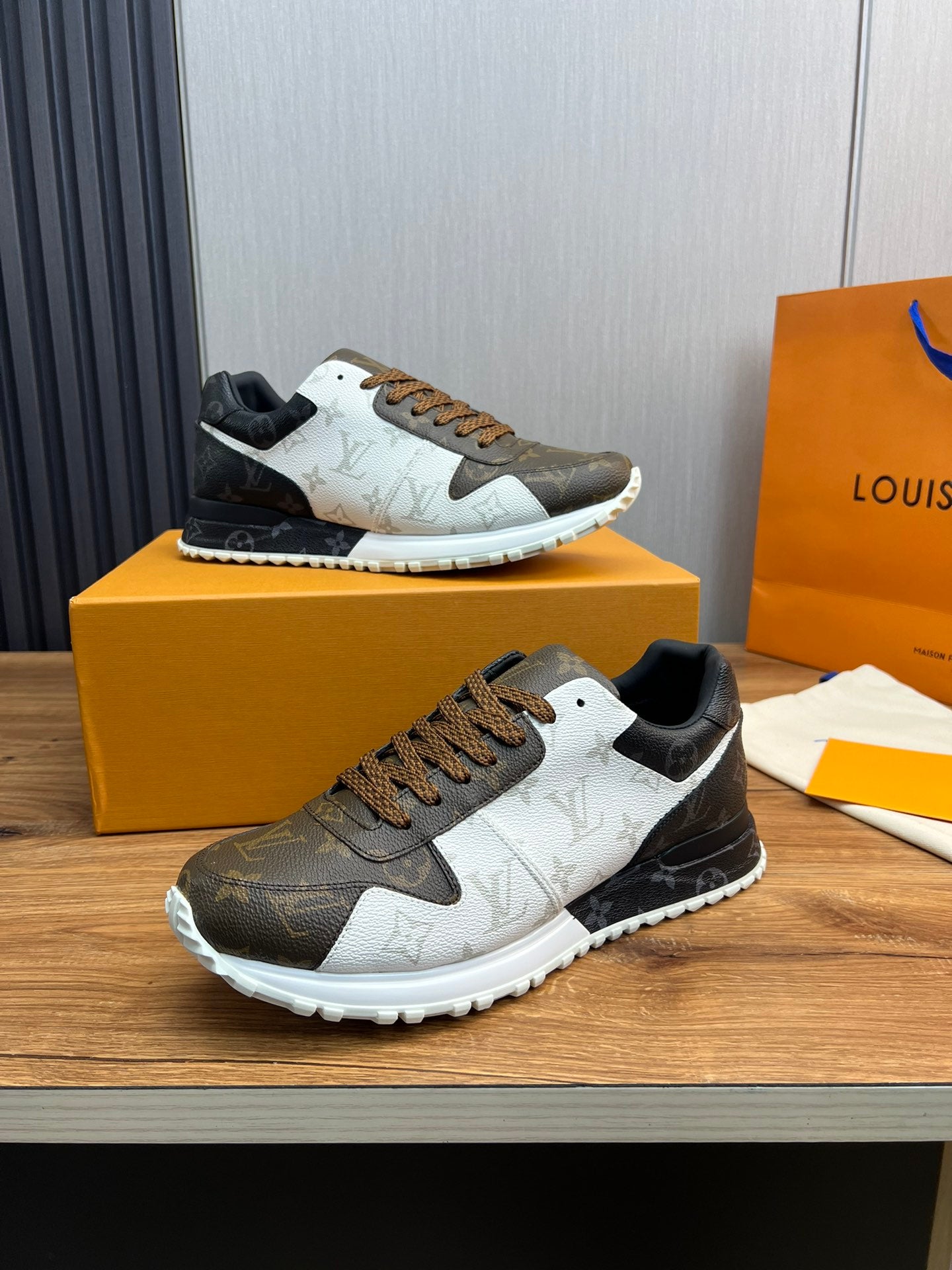 Louis Vuitton sneakers 124