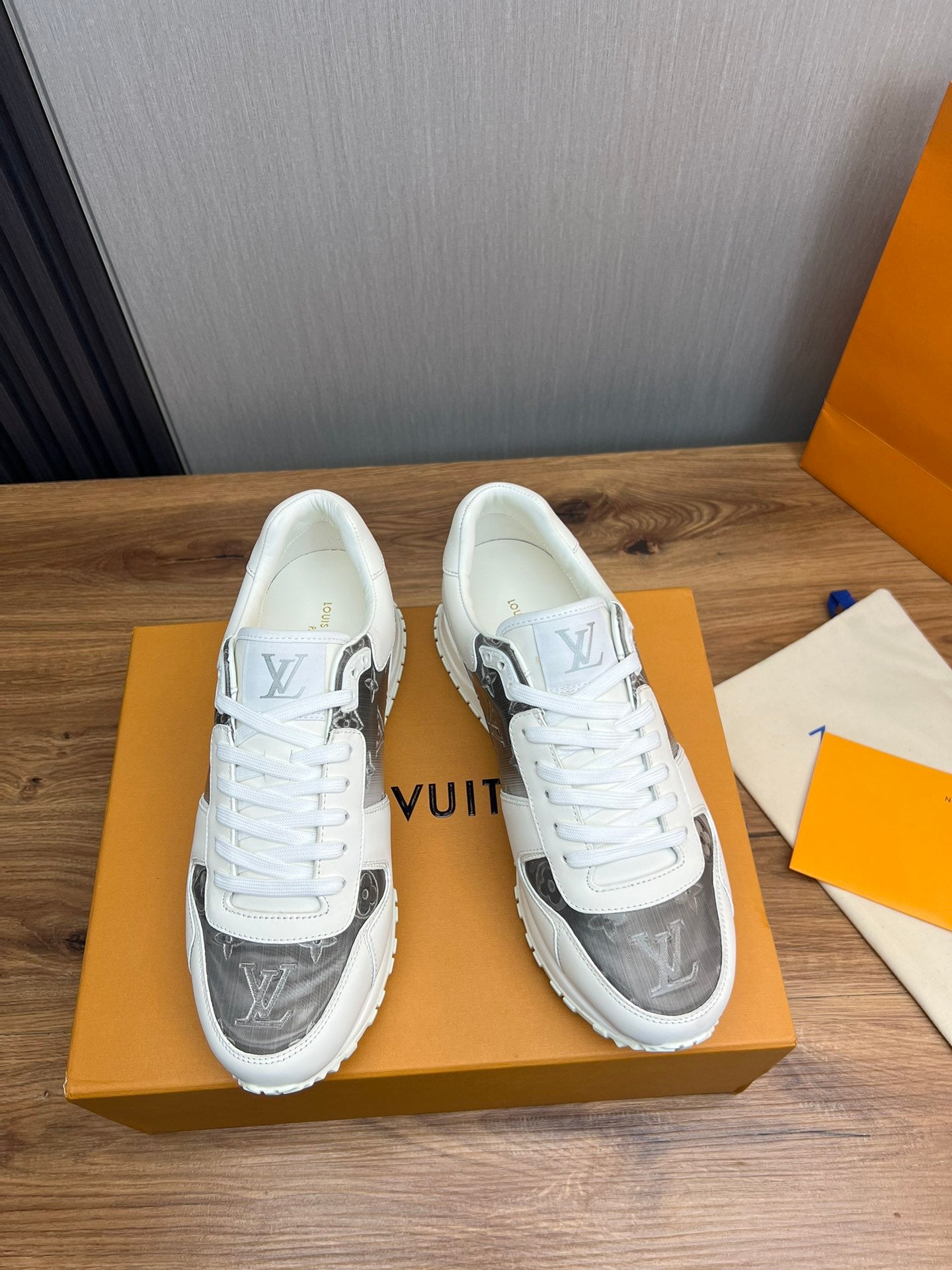 Louis Vuitton sneakers 128